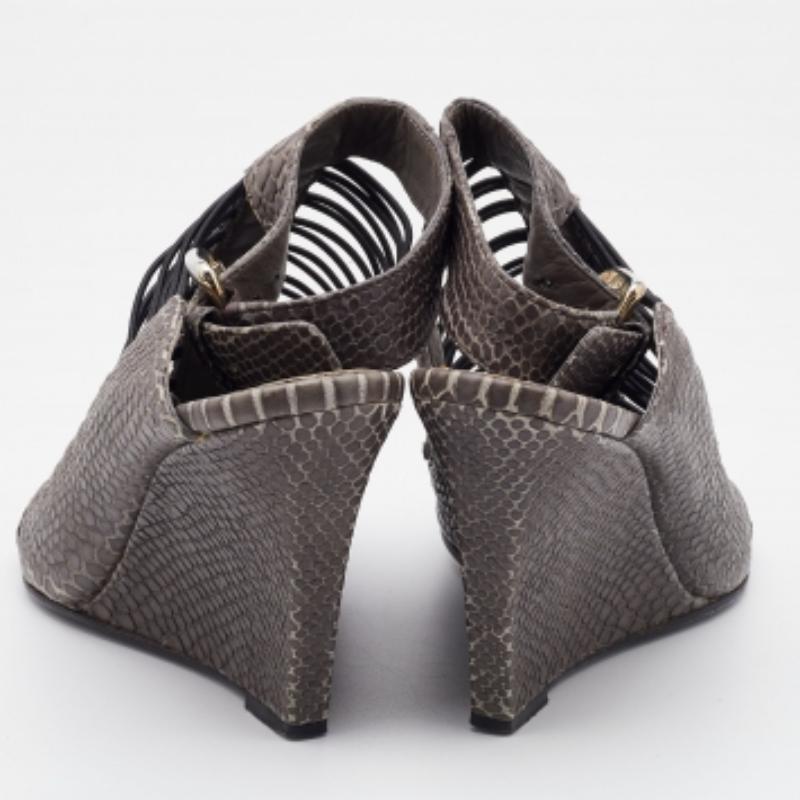 Givenchy Grey Python Embossed Leather Wedge Ankle Strap Sandals Size 37.5 In Good Condition For Sale In Dubai, Al Qouz 2