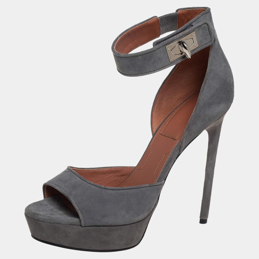 These sandals from Givenchy are bound to impress! The grey sandals are crafted from suede and feature open toes and 13.5 cm heels. They flaunt ankle straps that are detailed with a silver-tone shark tooth lock and come equipped with leather insoles.