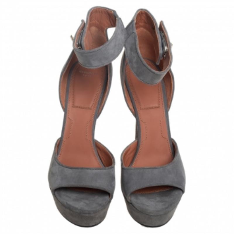 Givenchy Grey Suede Platform Ankle Strap Sandals Size 39 In Excellent Condition For Sale In Dubai, Al Qouz 2