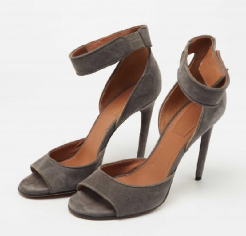 You can count on these designer sandals for an elevated feel. They are crafted beautifully and designed to offer the right fit and a comfortable lift.