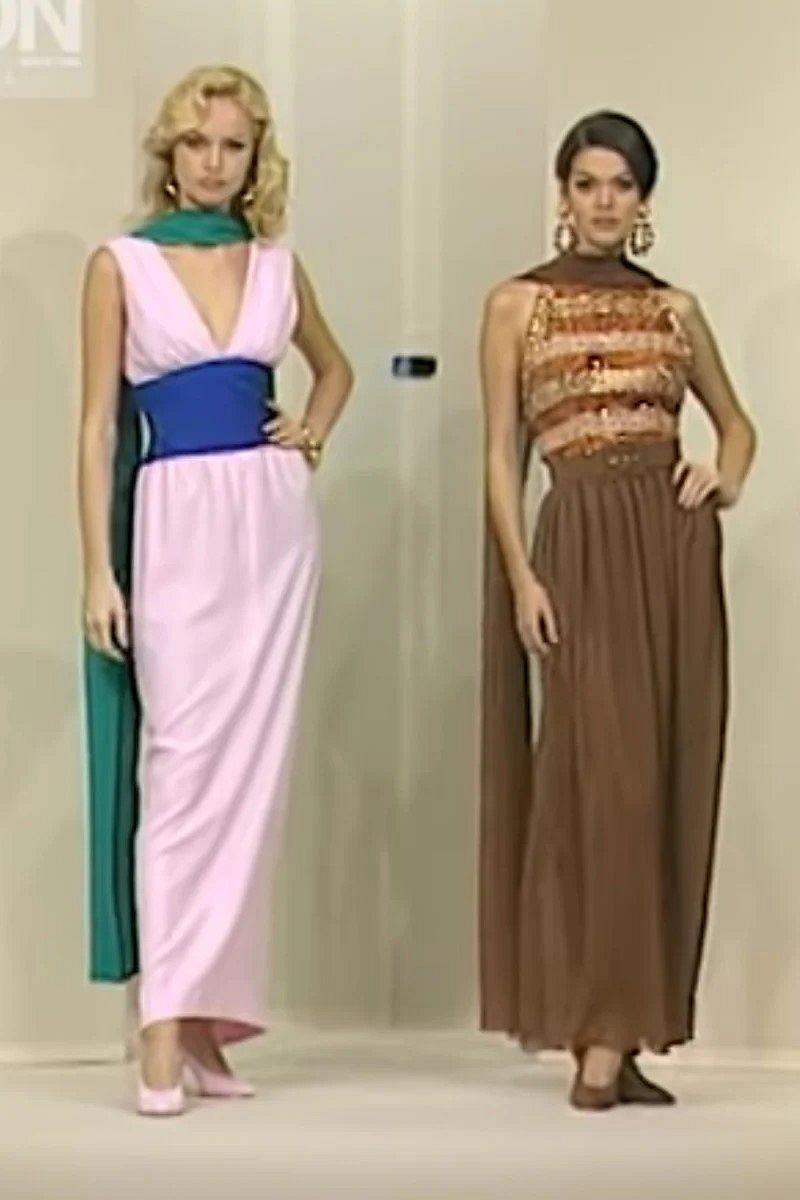 Abito da sera Givenchy Haute Couture in ambra-sequino (A.I.C. 1969-70) in vendita 11