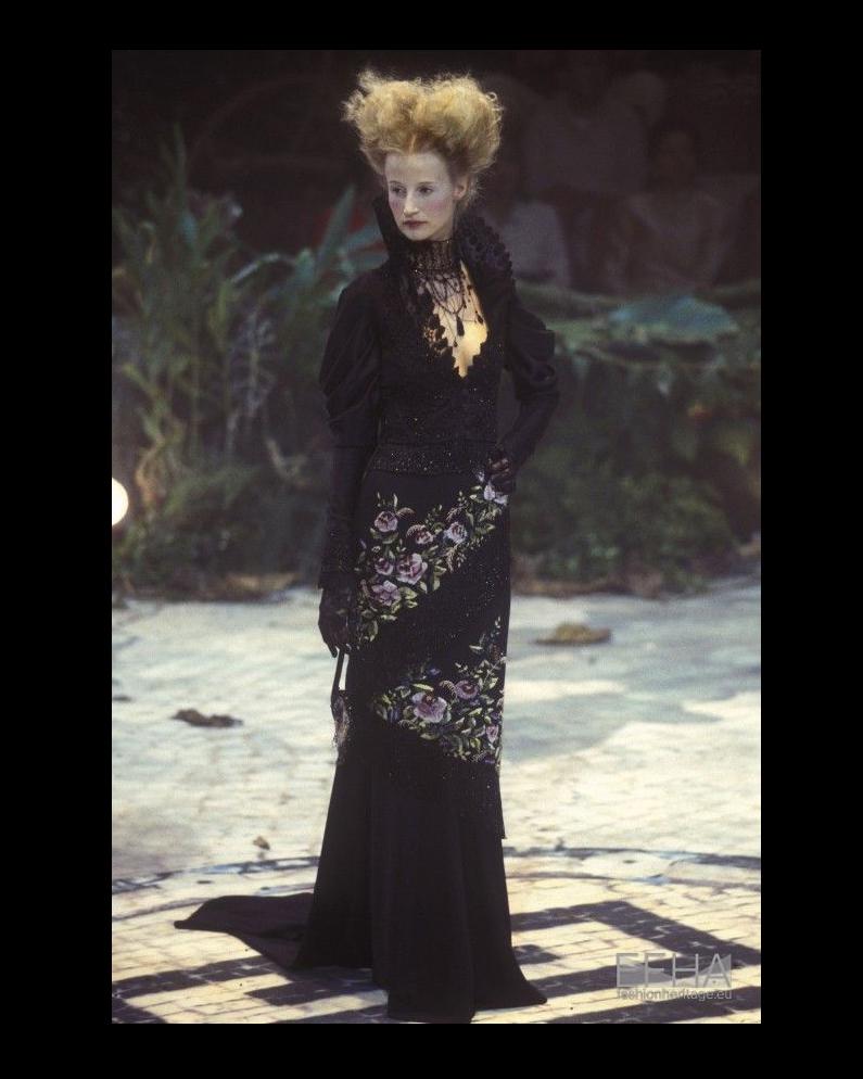 Jupe de soirée perlée Givenchy Haute Couture par Alexander McQueen, A/H 1998 en vente 1