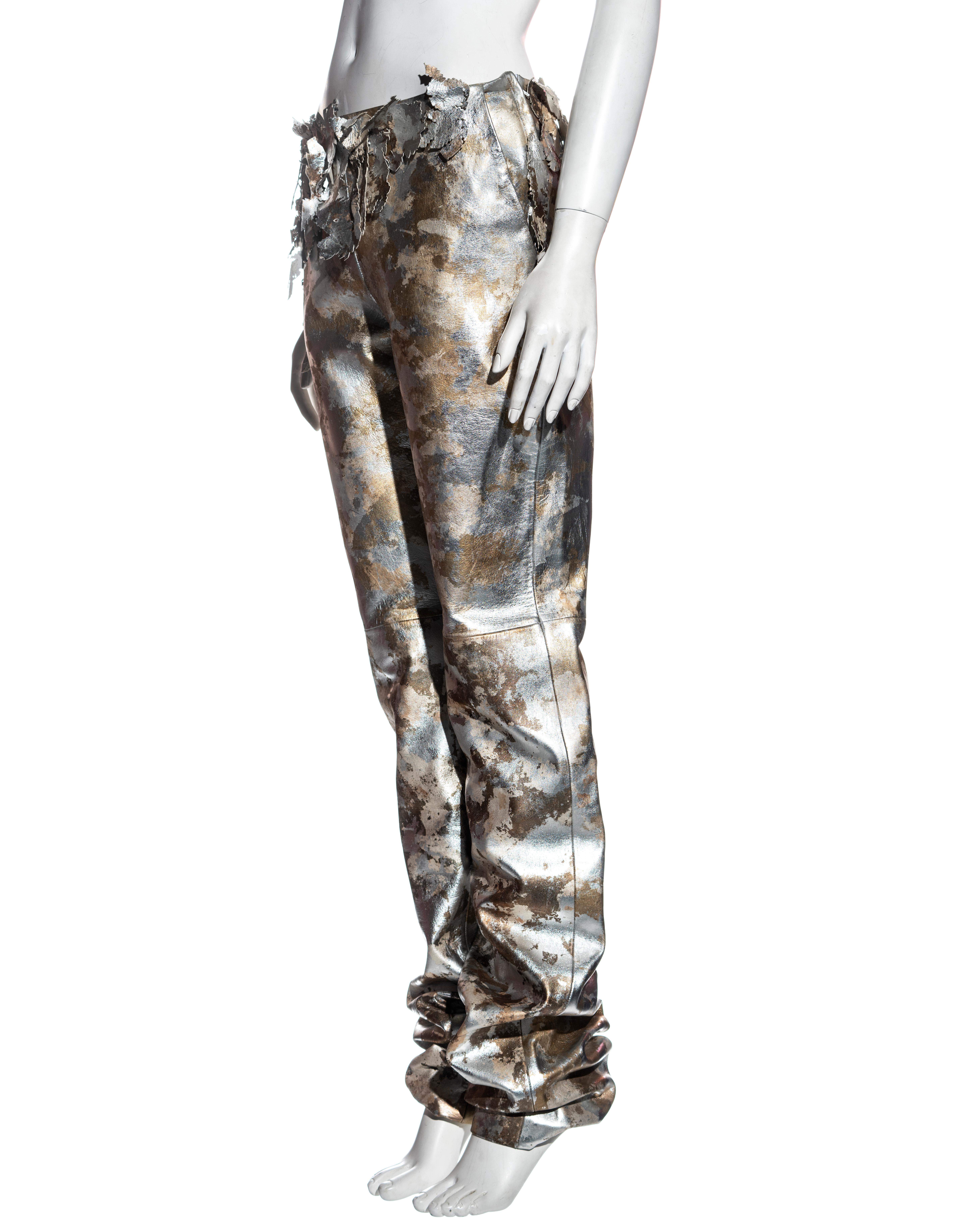 Pantalon en cuir métallique Givenchy Haute Couture par Alexander McQueen, A/H 2000 Pour femmes en vente