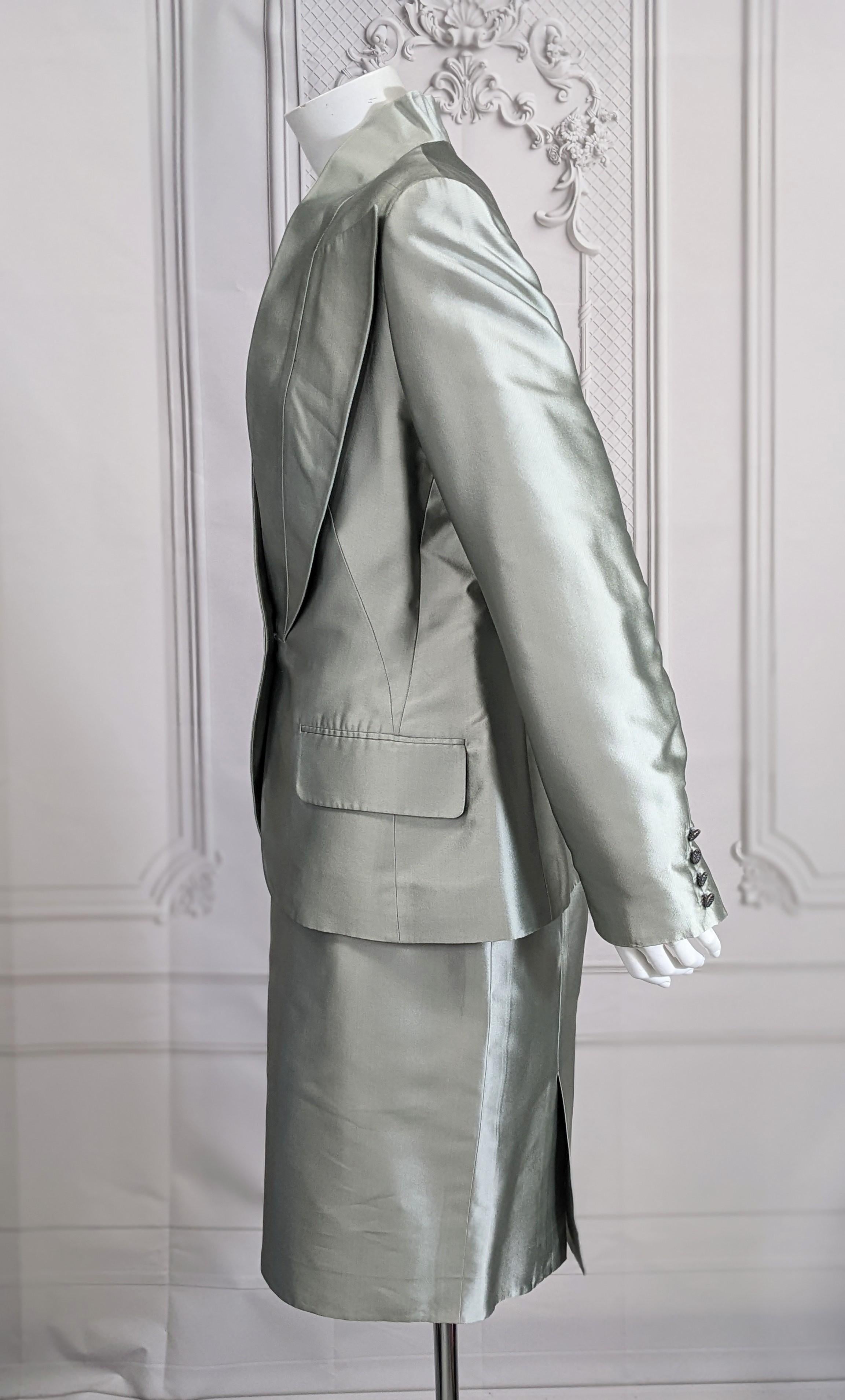 Gris Costume en sergé de soie céladon Givenchy Haute Couture, Alexander McQueen en vente