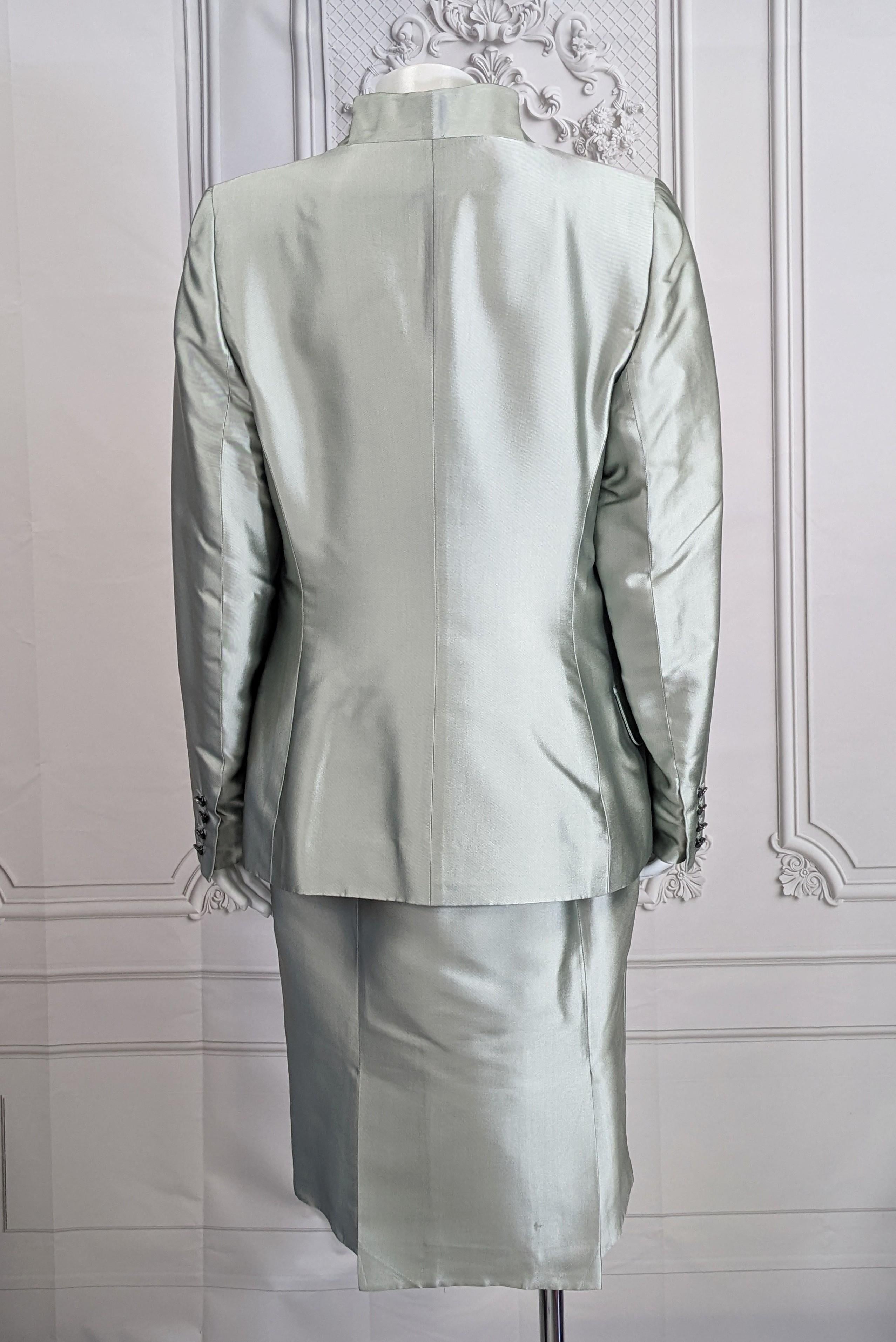 Costume en sergé de soie céladon Givenchy Haute Couture, Alexander McQueen Bon état - En vente à New York, NY