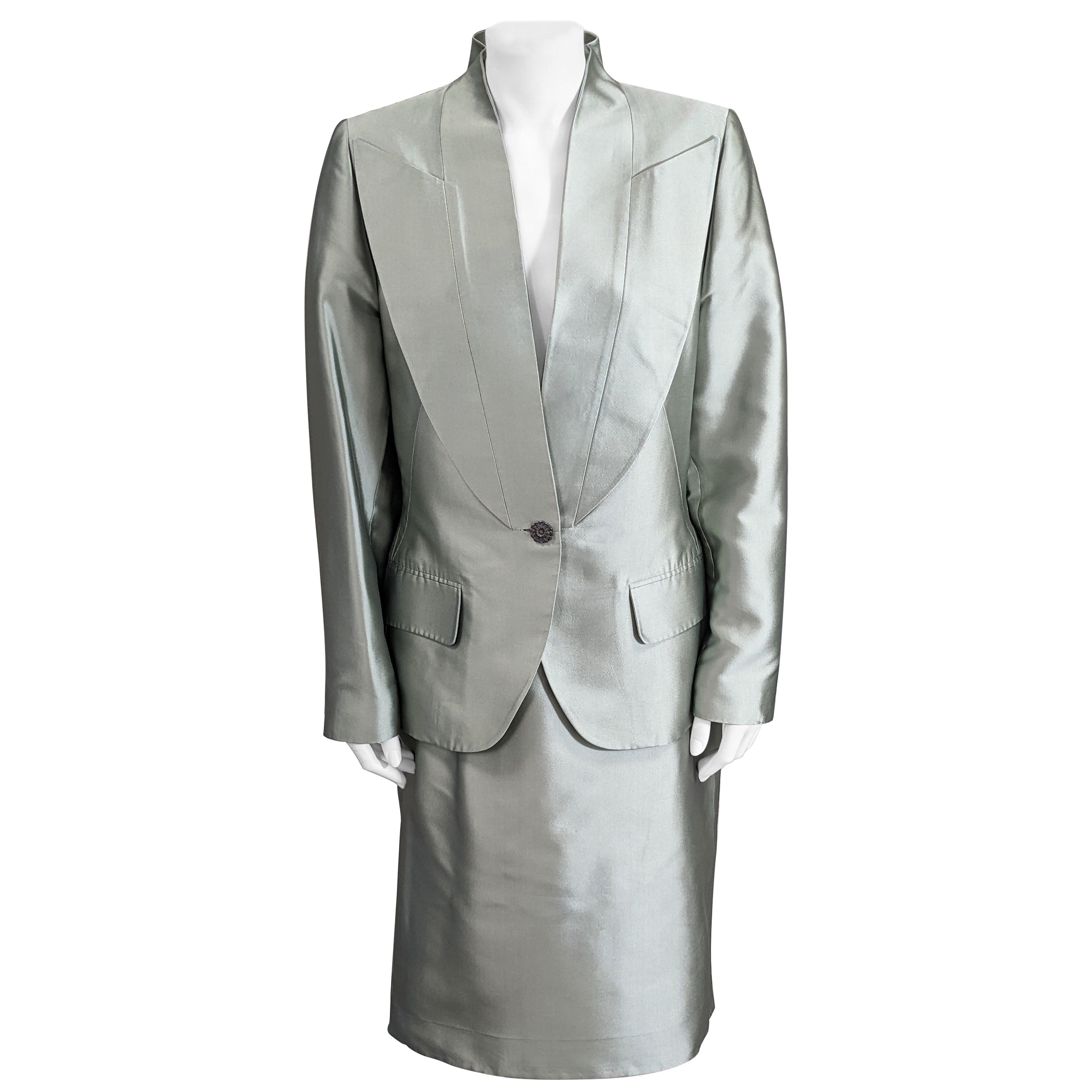 Traje Givenchy Haute Couture en sarga de seda de celadón, Alexander McQueen