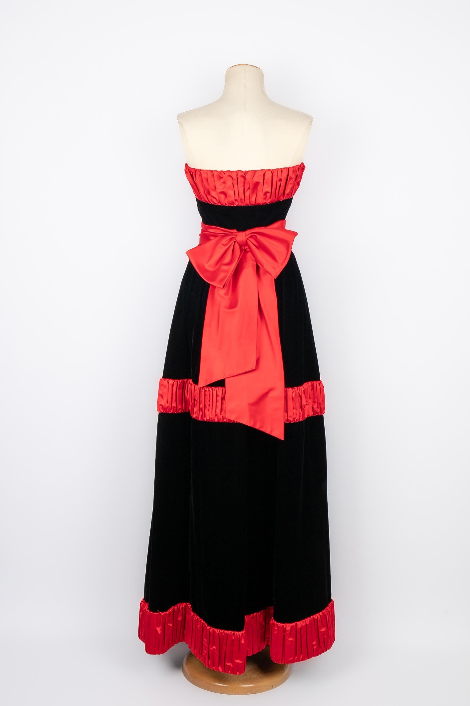 Givenchy Haute Couture dress In Excellent Condition For Sale In SAINT-OUEN-SUR-SEINE, FR
