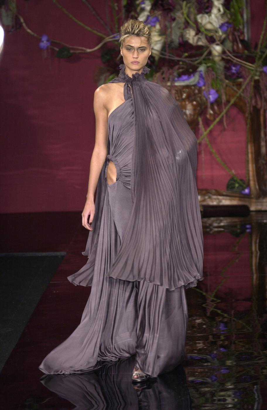 Givenchy Haute Couture grey silk trained evening dress and cape, fw 2003 In Excellent Condition For Sale In London, London