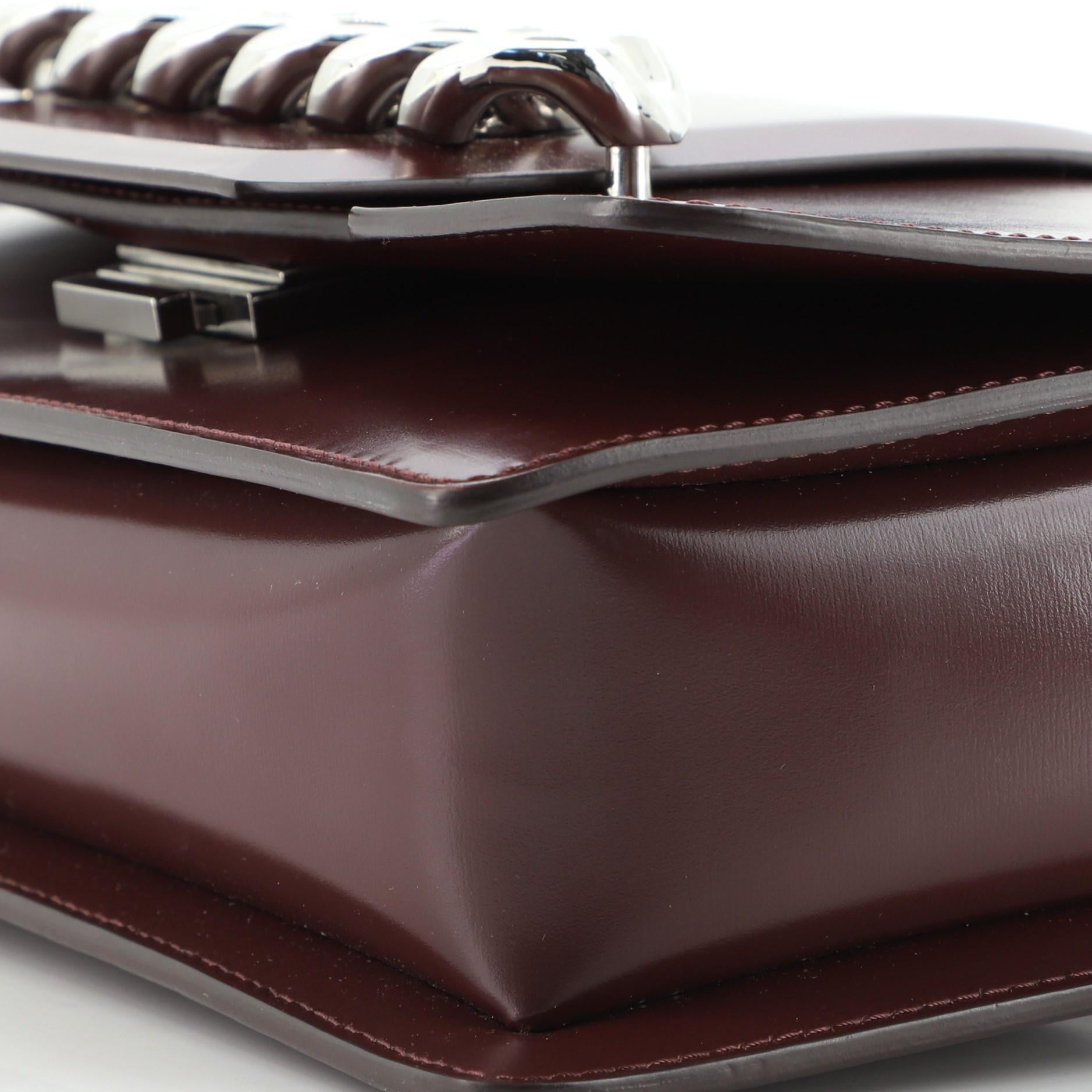 Givenchy Infinity Klappentasche aus Leder 1
