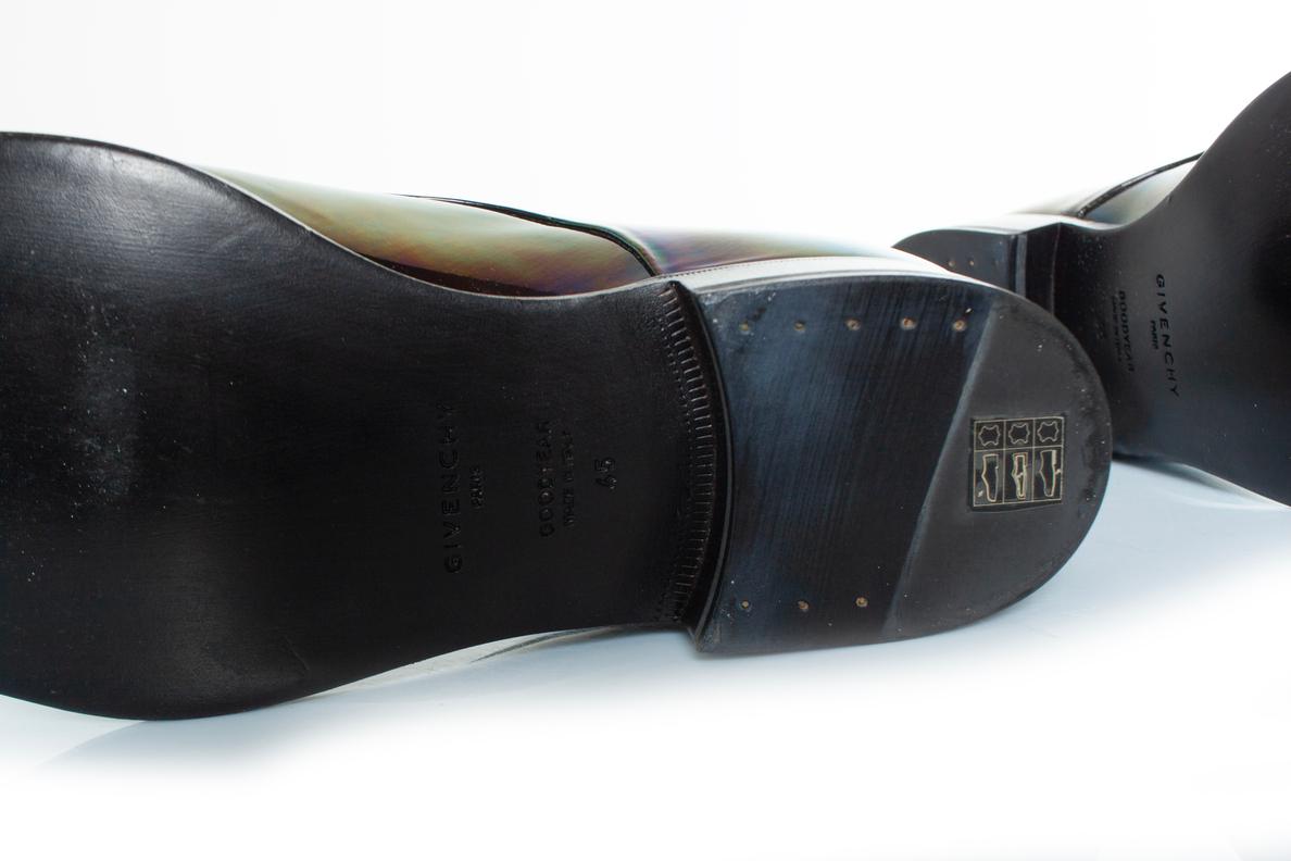 Givenchy, Derby de piel iridiscente en venta 3