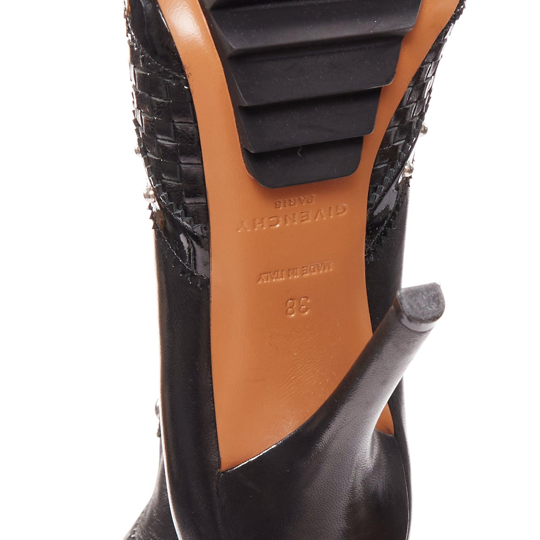 GIVENCHY Bottines pointues Iron Line en cuir basketweave à clous argentés EU38 en vente 5