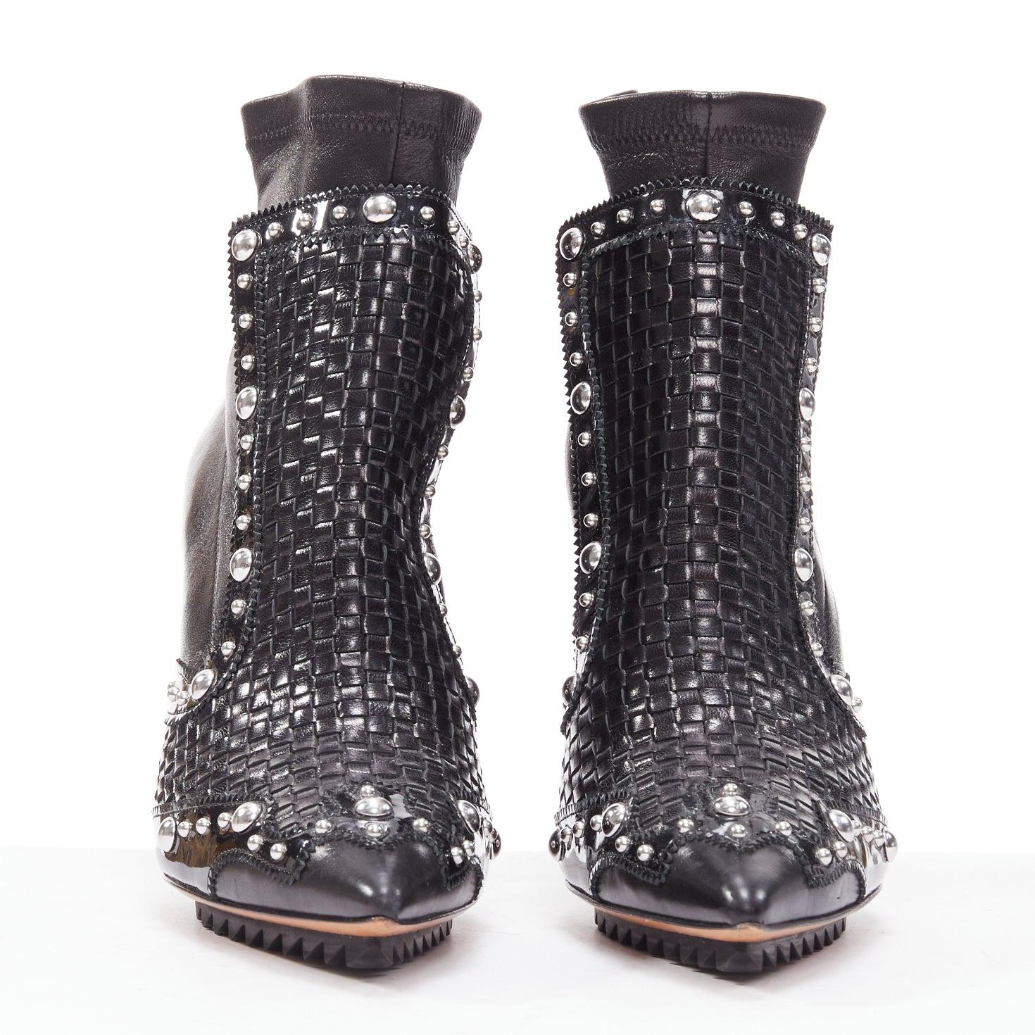 Noir GIVENCHY Bottines pointues Iron Line en cuir basketweave à clous argentés EU38 en vente