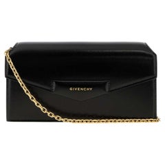 Pochette Givenchy con tracolla a catena in pelle — Nera