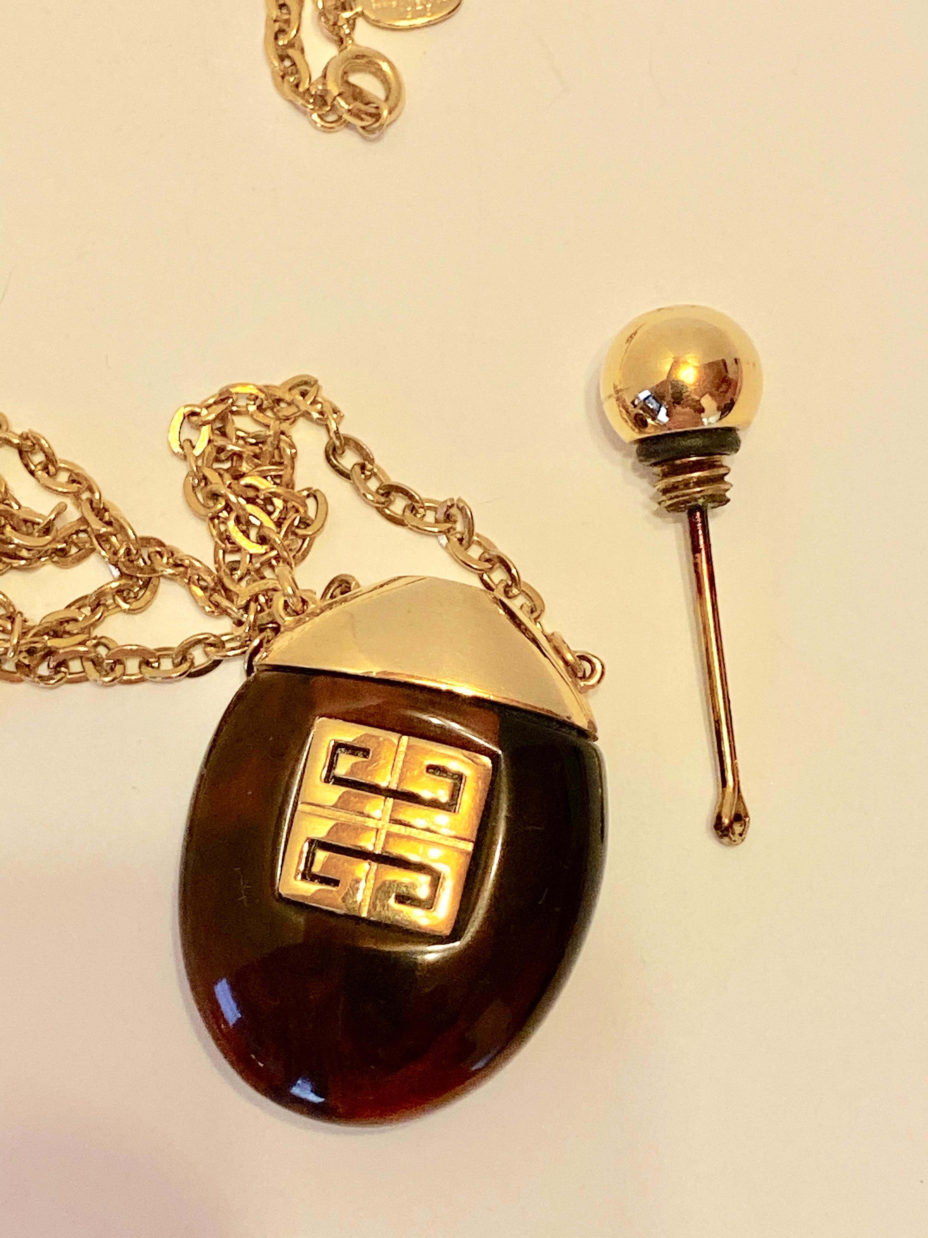 Givenchy, collier pendentif parfum en lucite « Tortoise Shell » « édition limitée » en vente 1