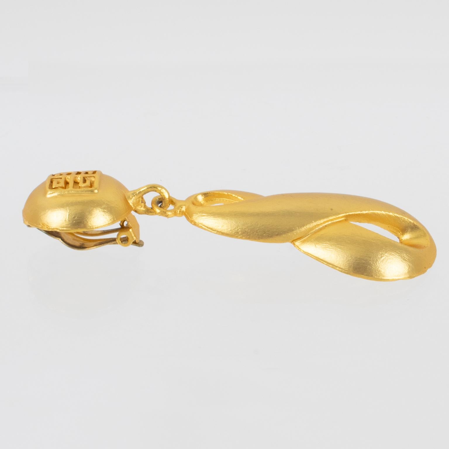Givenchy Clips d'oreilles à logo en métal doré et satin Unisexe en vente