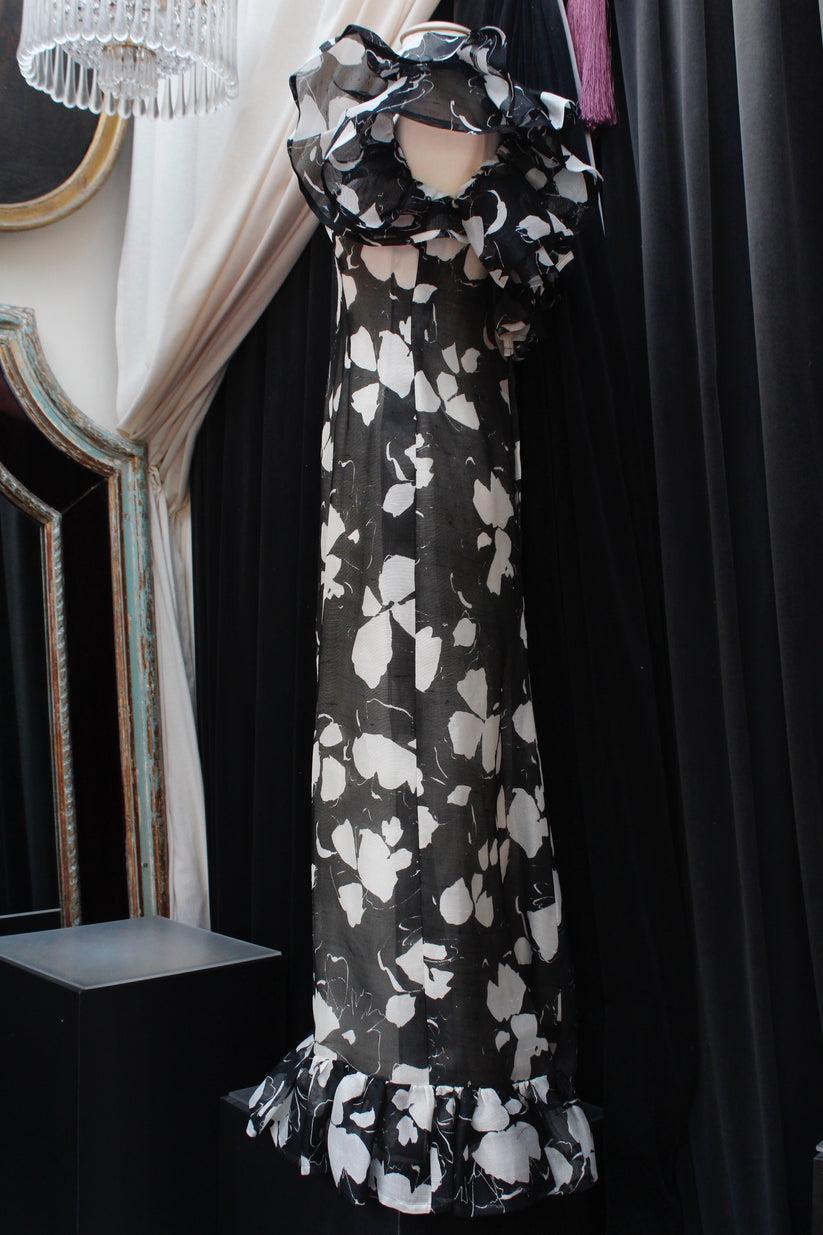 Givenchy (Made in France) Robe en soie doublée d'organza et de mousseline de soie. 
Pas de composition ni d'étiquette de taille, convient à un 36FR.

Informations complémentaires : 
Dimensions : Poitrine : 40 cm (15.75 in), Taille : 34 cm (13.39
