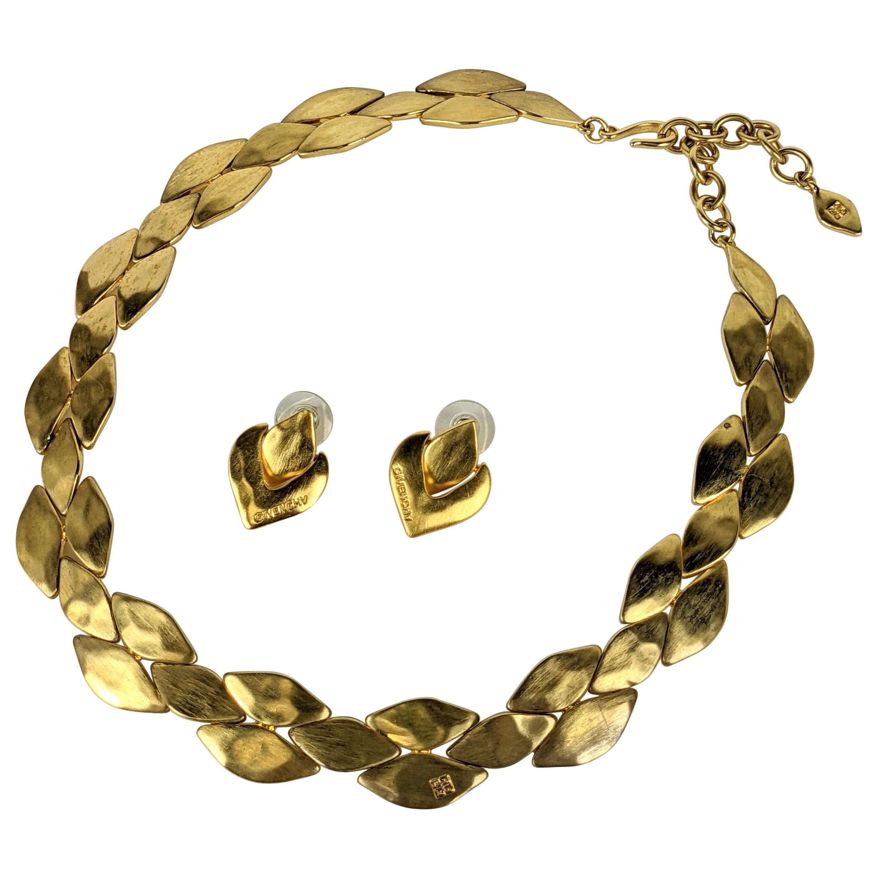 Parure Givenchy en or mat en vente