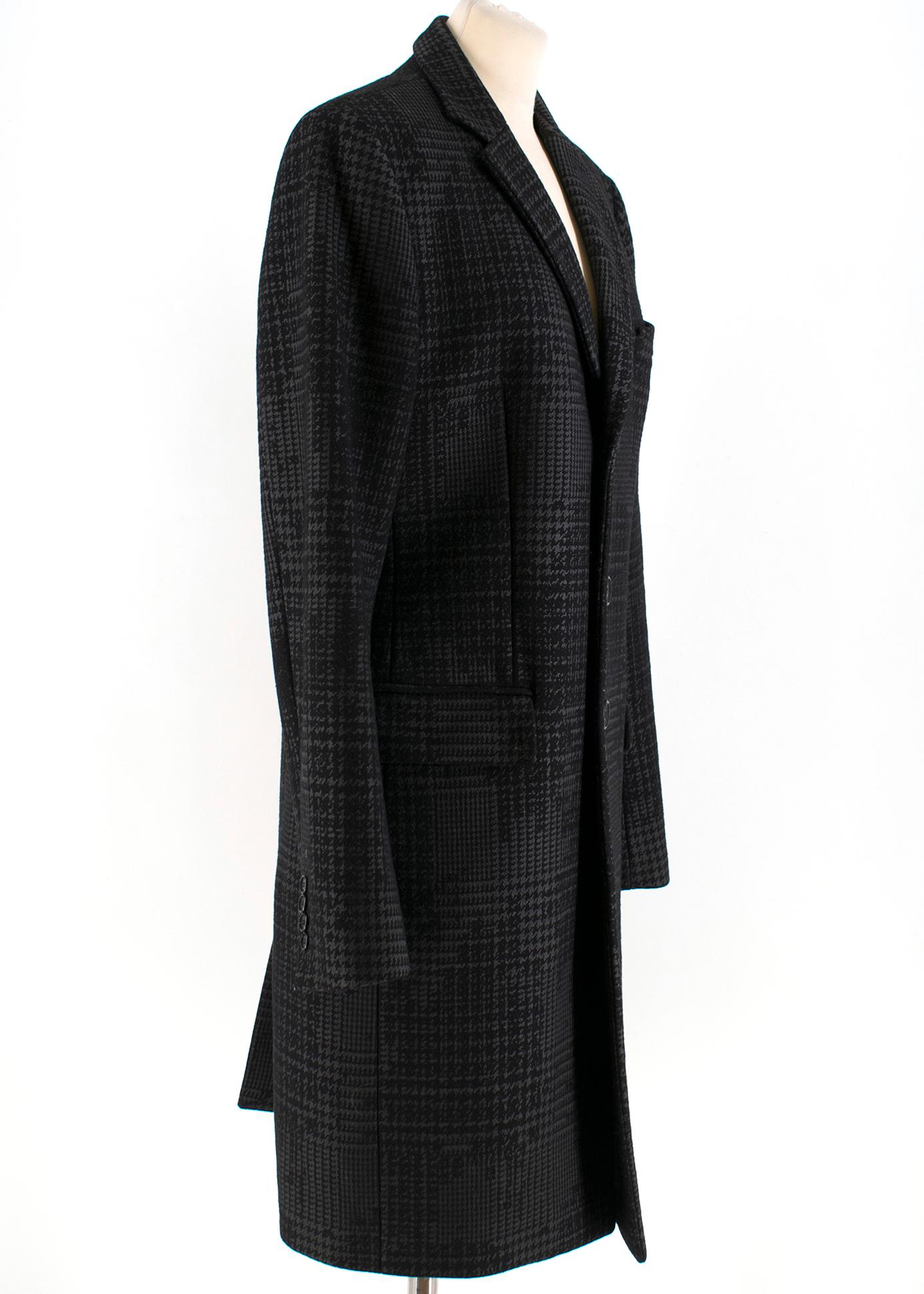 Givenchy Men's Tweed-Effect Print Single Breasted Coat

- Black tweed-effect print coat
- Heavy-weight
- Wool-felt
- Single breasted three buttons fastening
- Notch lapels
- Chest welt pocket
- Front flap pockets
- Buttoned cuffs
- Internal two slit