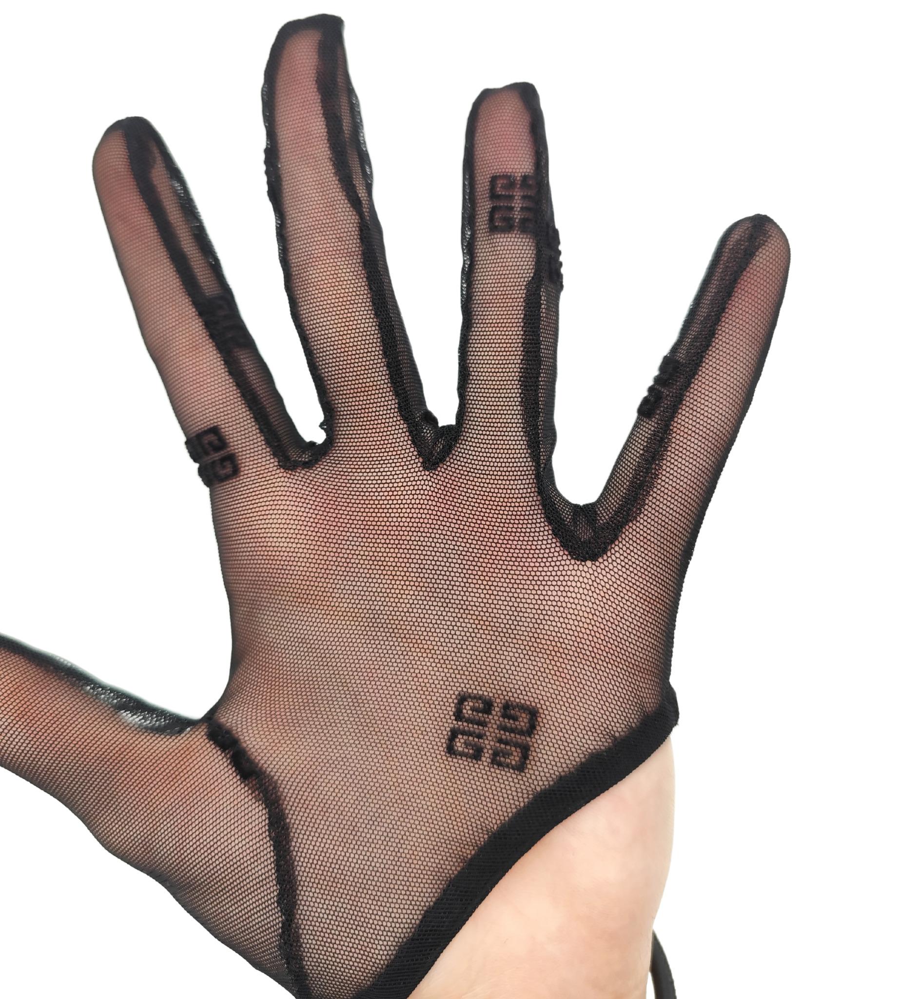Givenchy mesh tulle logo gloves with leather strings In Good Condition In Milano, IT