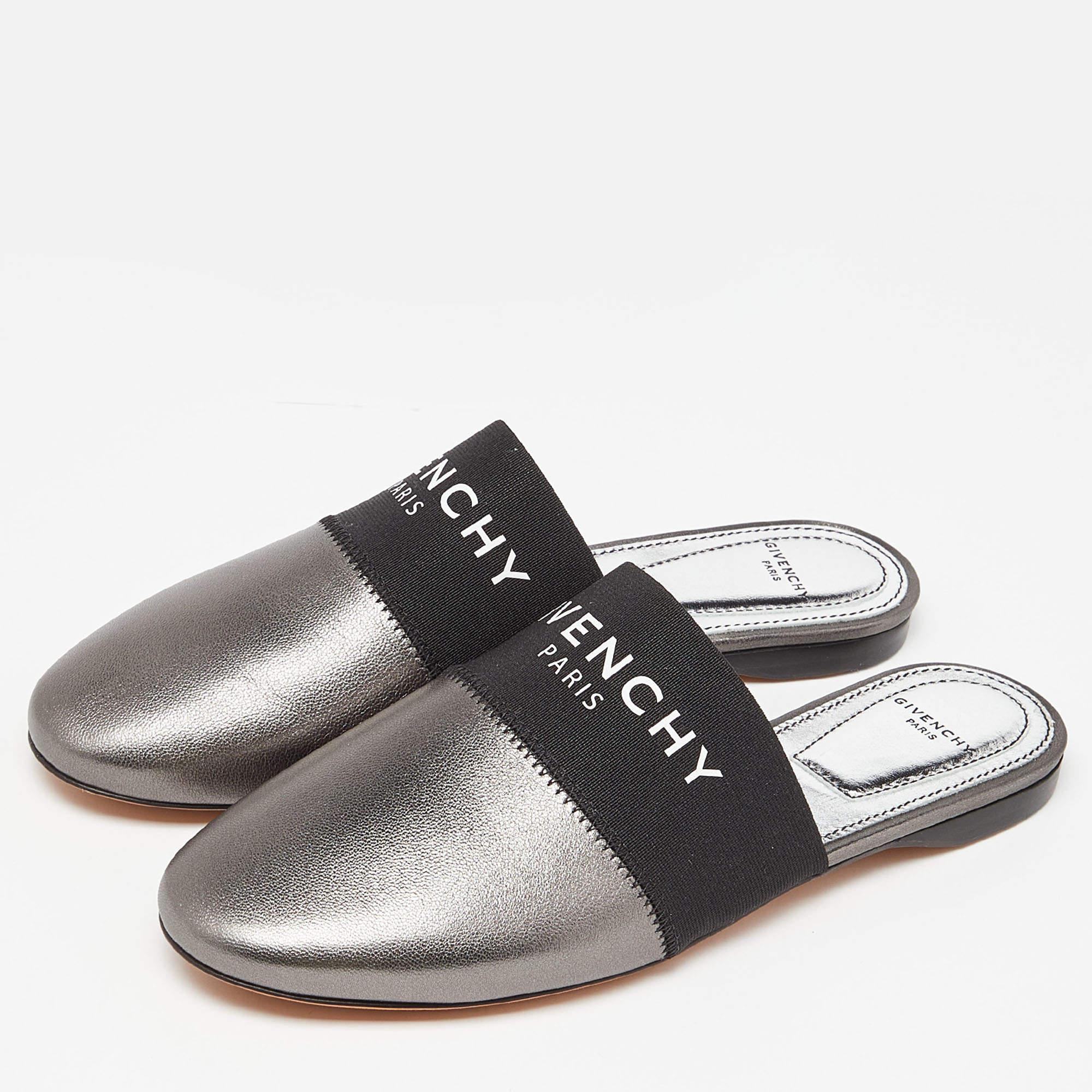 Givenchy Metallic Grey Leather Bedford Flat Mules Size 36 In New Condition For Sale In Dubai, Al Qouz 2