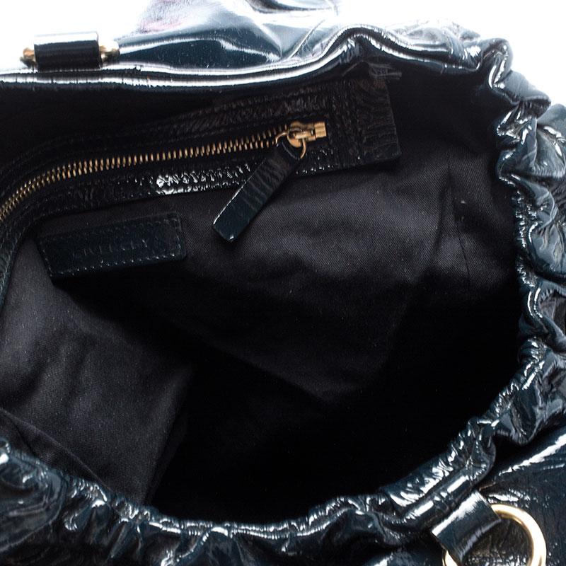 Givenchy - Sac hobo en cuir verni bleu nuit en vente 1