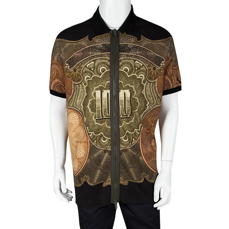 Fun and quirky, this Givenchy T-shirt comes with an interesting money print on the front bodice. This Colombian Fit polo T-shirt comes with a zip-up front closure and finished with short sleeves. Wear for casual hangouts for a unique, dapper