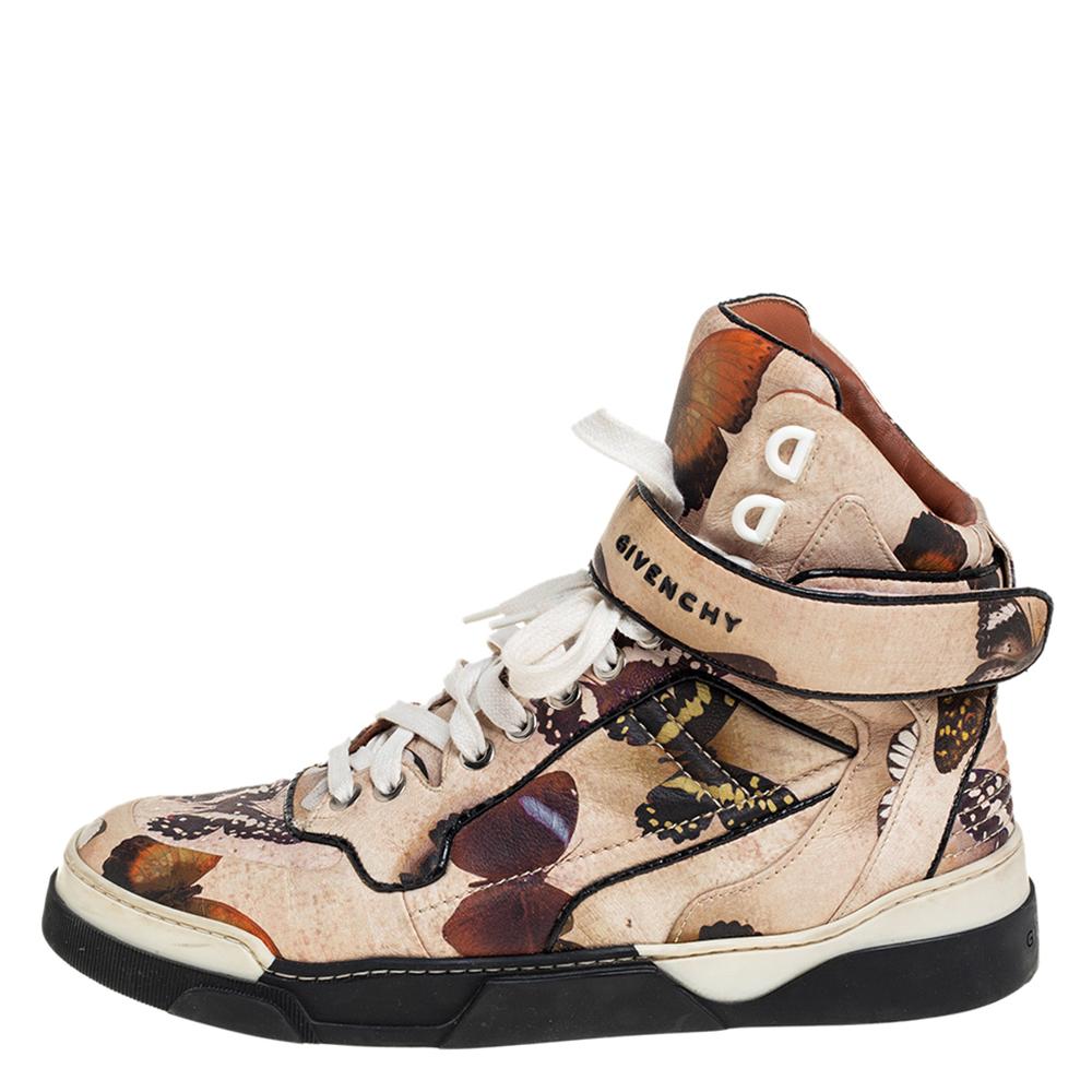 Bring home the luxurious high-fashion touch with these high-top sneakers from Givenchy. Crafted from leather, these sneakers come flaunting suave details like the laces, the butterfly prints, and velcro straps. You wouldn't want to miss out on such