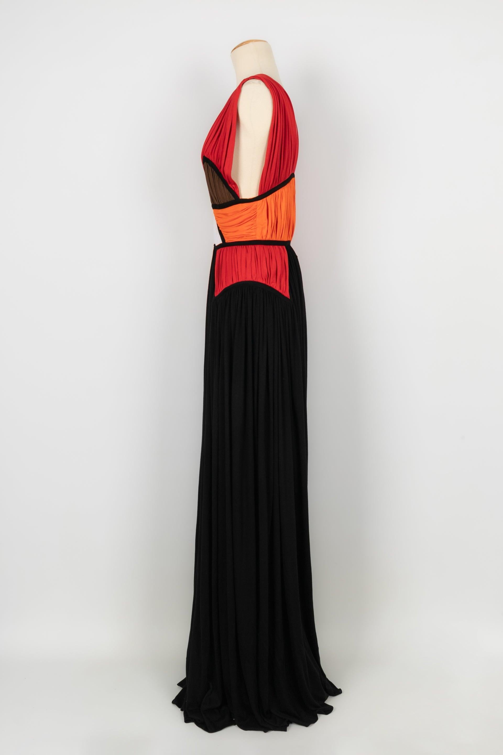 Givenchy - (Made in France) Multicolored jersey long dress. Indicated size 38FR.

Additional information:
Condition: Very good condition
Dimensions: Chest: 36 cm
Waist: 32 cm
Length: 170 cm

Seller reference: VR63