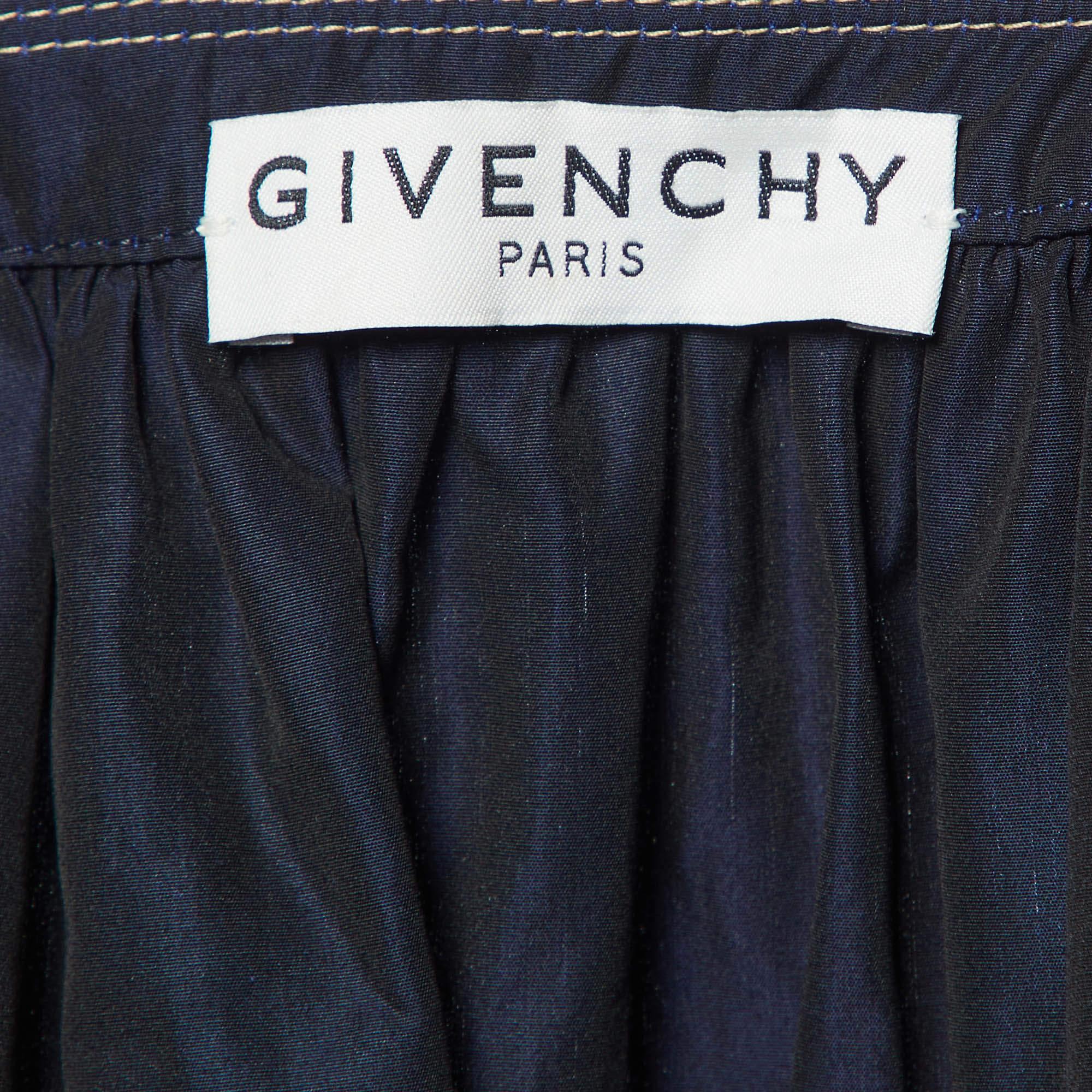 Givenchy Navy Blue Cotton Detailed Hook & Button Blouse L In Excellent Condition For Sale In Dubai, Al Qouz 2