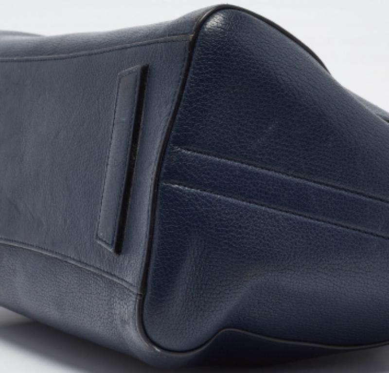 Givenchy Borsetta media Antigona in pelle blu navy in vendita 1