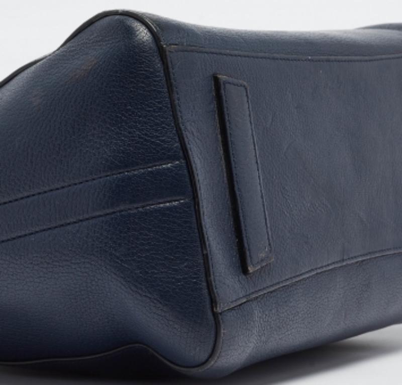Givenchy Borsetta media Antigona in pelle blu navy in vendita 2