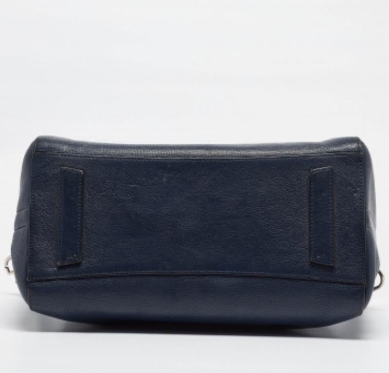 Givenchy Borsetta media Antigona in pelle blu navy in vendita 3