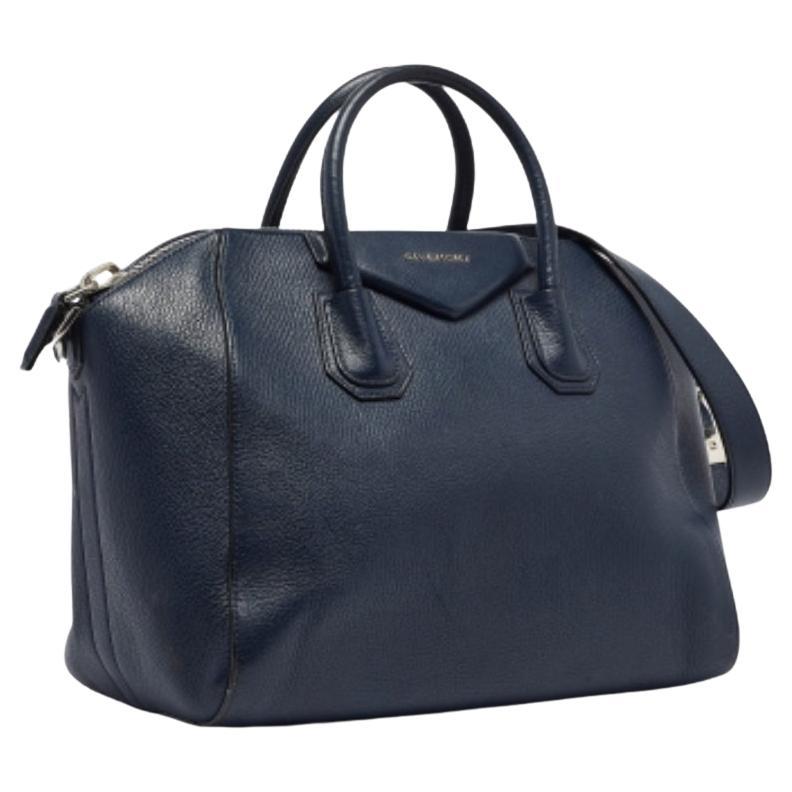 Givenchy Borsetta media Antigona in pelle blu navy in vendita