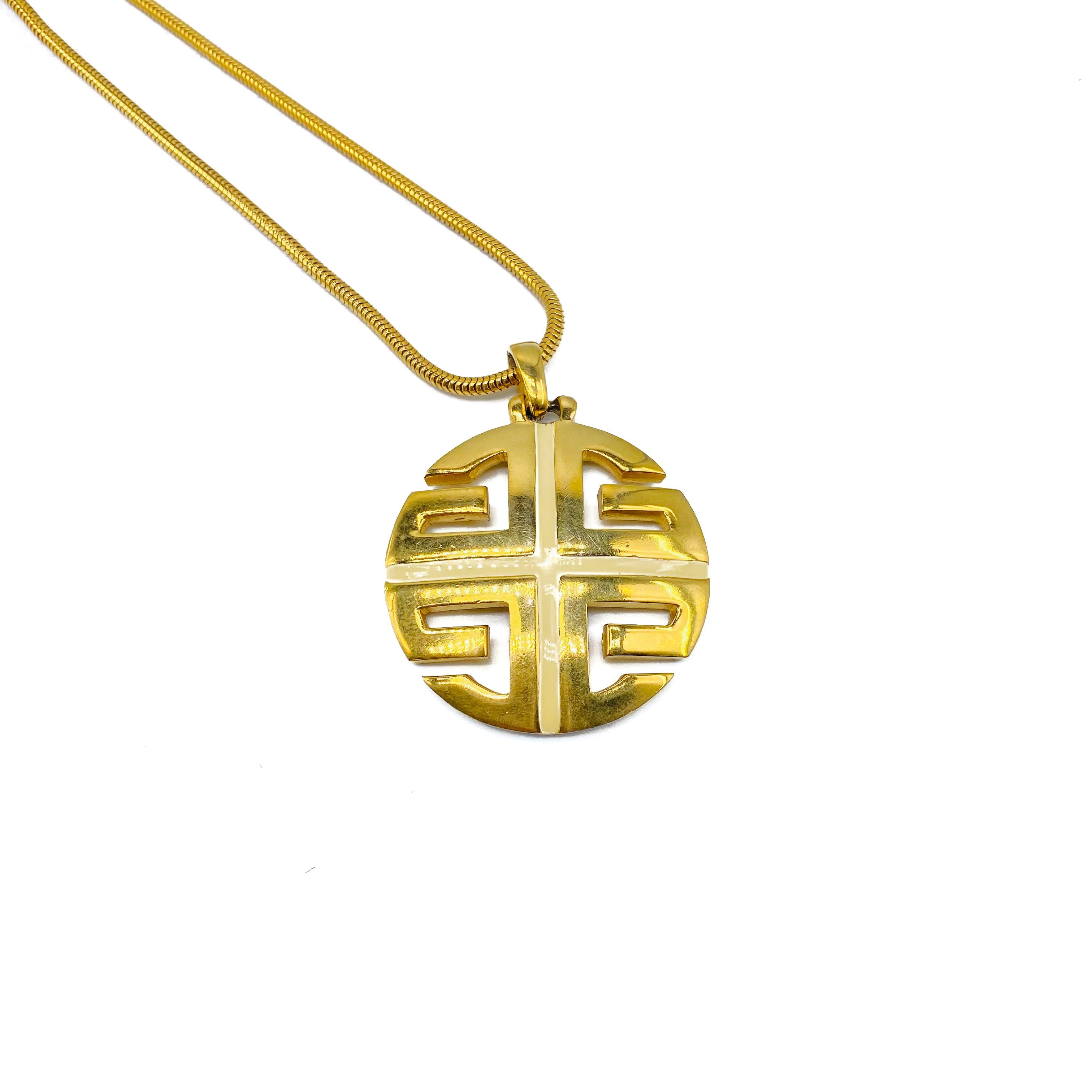 Givenchy Vintage 1970s Pendant Necklace

Incredible statement pendant from the Givenchy 1975 collection  

Detail
-Made in France in 1975
-Gold plated snake chain 
-Circular pendant featuring the iconic 70s Givenchy 4G logo inlaid with cream enamel