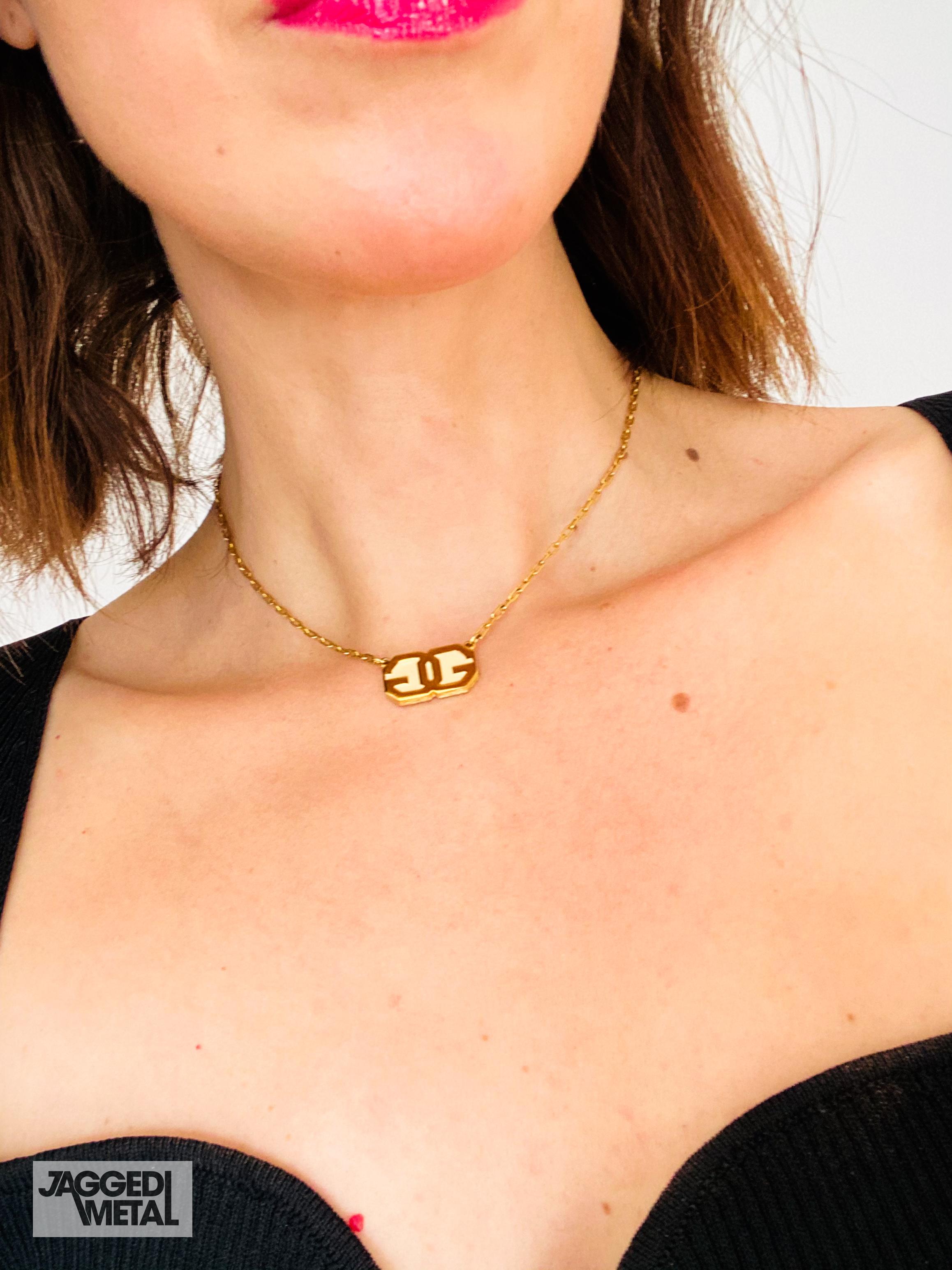 Givenchy Necklace Vintage 1970s
A super cool chain and pendant from the Givenchy 1970s archive - their hey day of jewellery when pieces were made with great quality and care

Detail
-Made in France in the 1970s
-Crafted from gold plated metal
-Fine