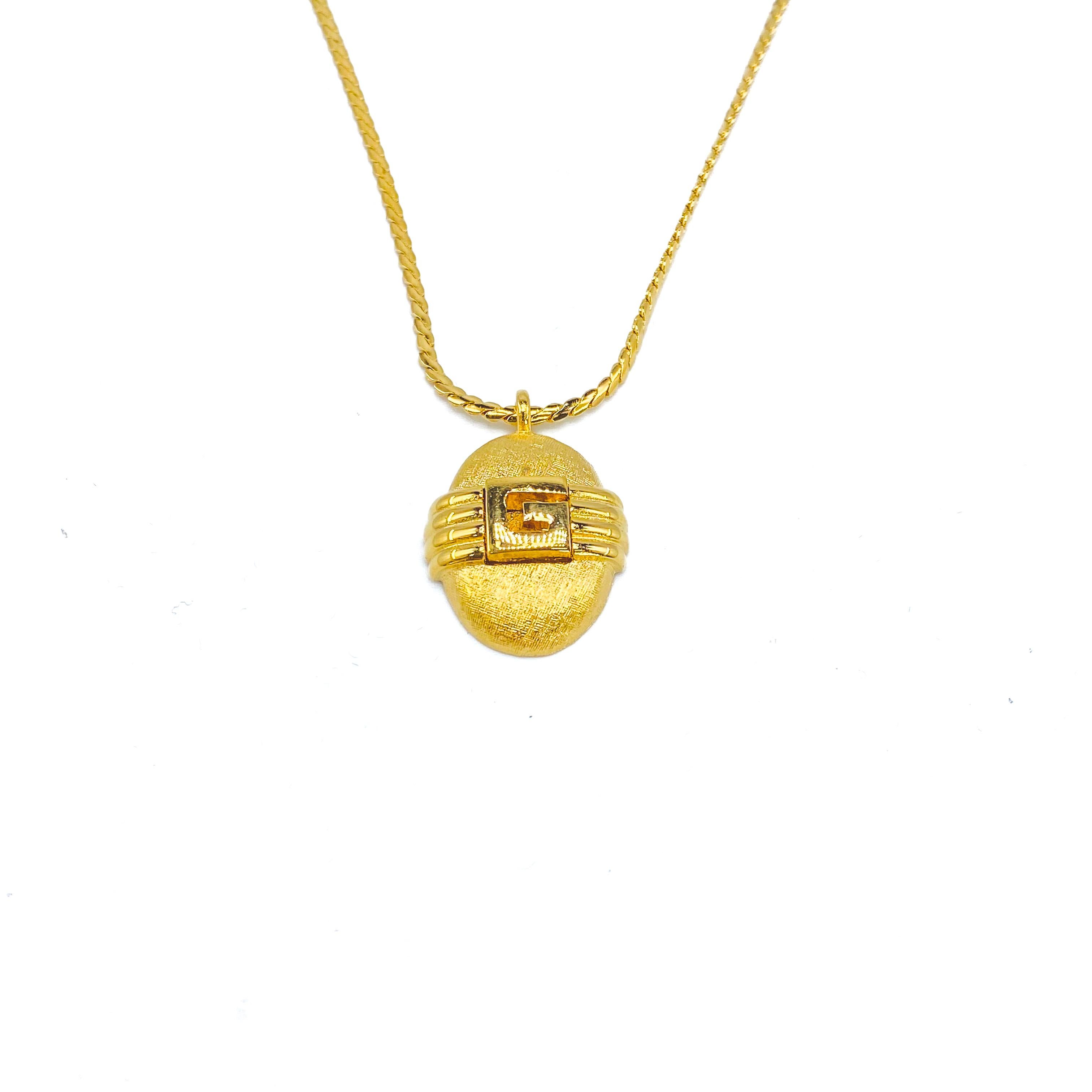 Givenchy Vintage Necklace 1980s 

Iconic piece from the Givenchy early 80s archive 

Detail
-Made in 1980
-Crafted from gold plated metal
-Delicate chain with oval pendant featuring the G for Givenchy logo

Size & Fit
-Chain length approx. 38 cm /