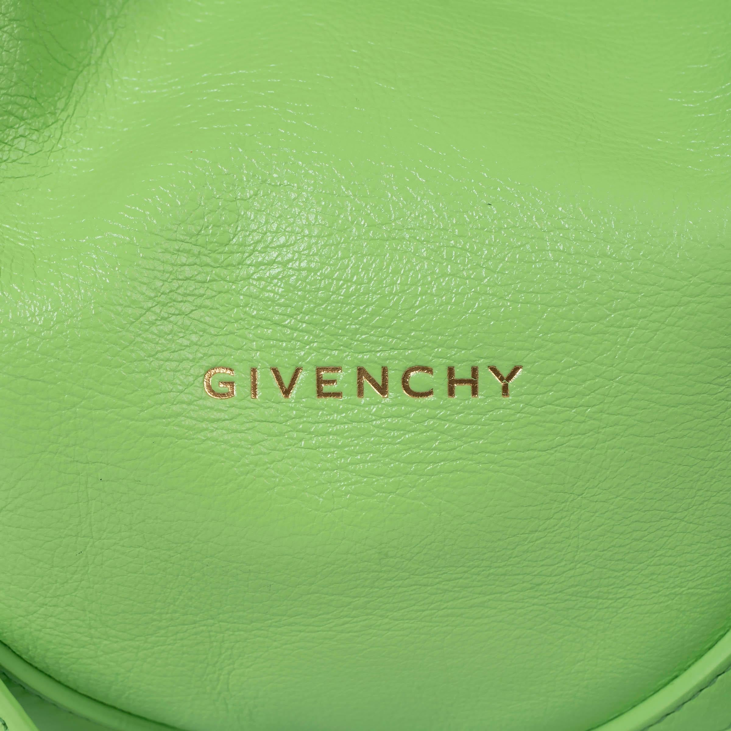 Bolso Hobo GIVENCHY 2023 VOYOU MEDIUM de piel verde neón en venta 2