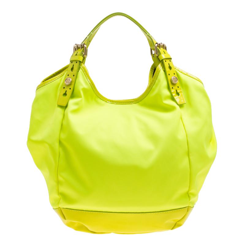 Featuring two handles and a sleek neon green exterior, this Givenchy hobo exudes just the right amount of sophistication. The nylon bag also features leather trims and a fabric interior to house all your essentials. This piece is definitely an ideal