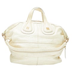 GIVENCHY Nightingale Cremeweiße geprägte Hobo-Schultertasche aus Leder mit Prägung