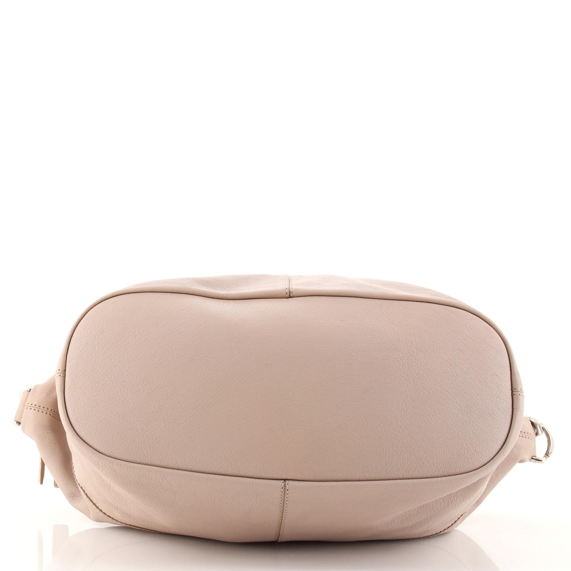 Givenchy Nightingale Schultertasche aus Leder Medium im Zustand „Gut“ in NY, NY