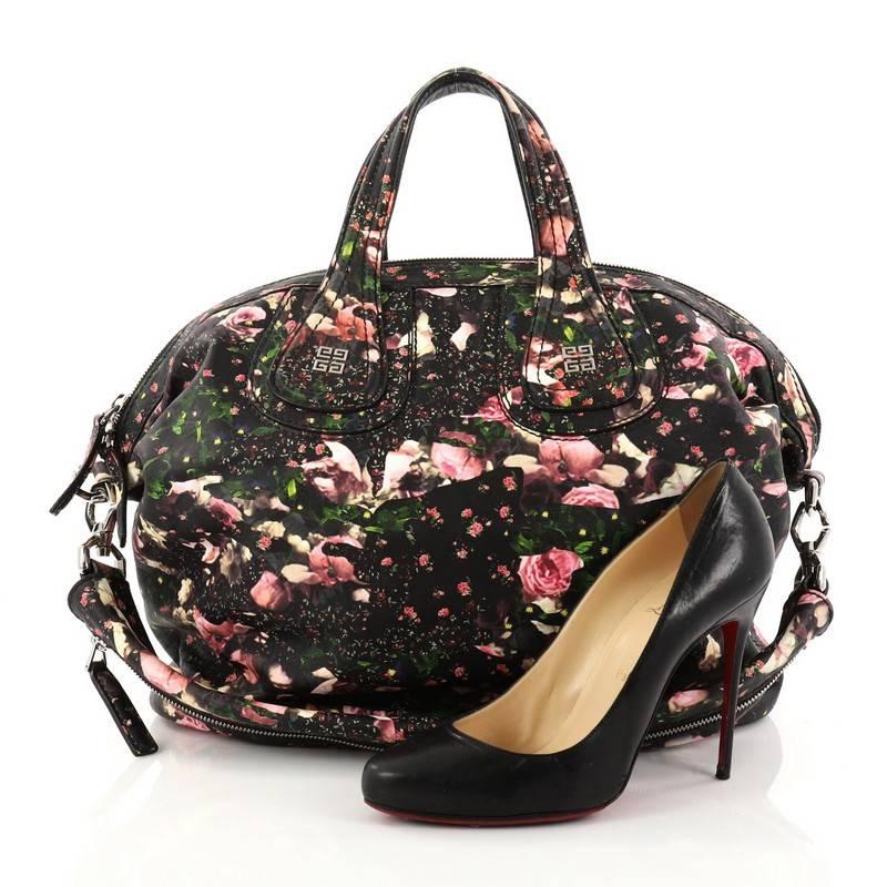 This authentic Givenchy Nightingale Satchel Printed Leather Medium is a stylish and functional carry-all, fit for all needs. Constructed in black floral printed leather, this satchel features dual flat leather handles with Givenchy logo emblem, and