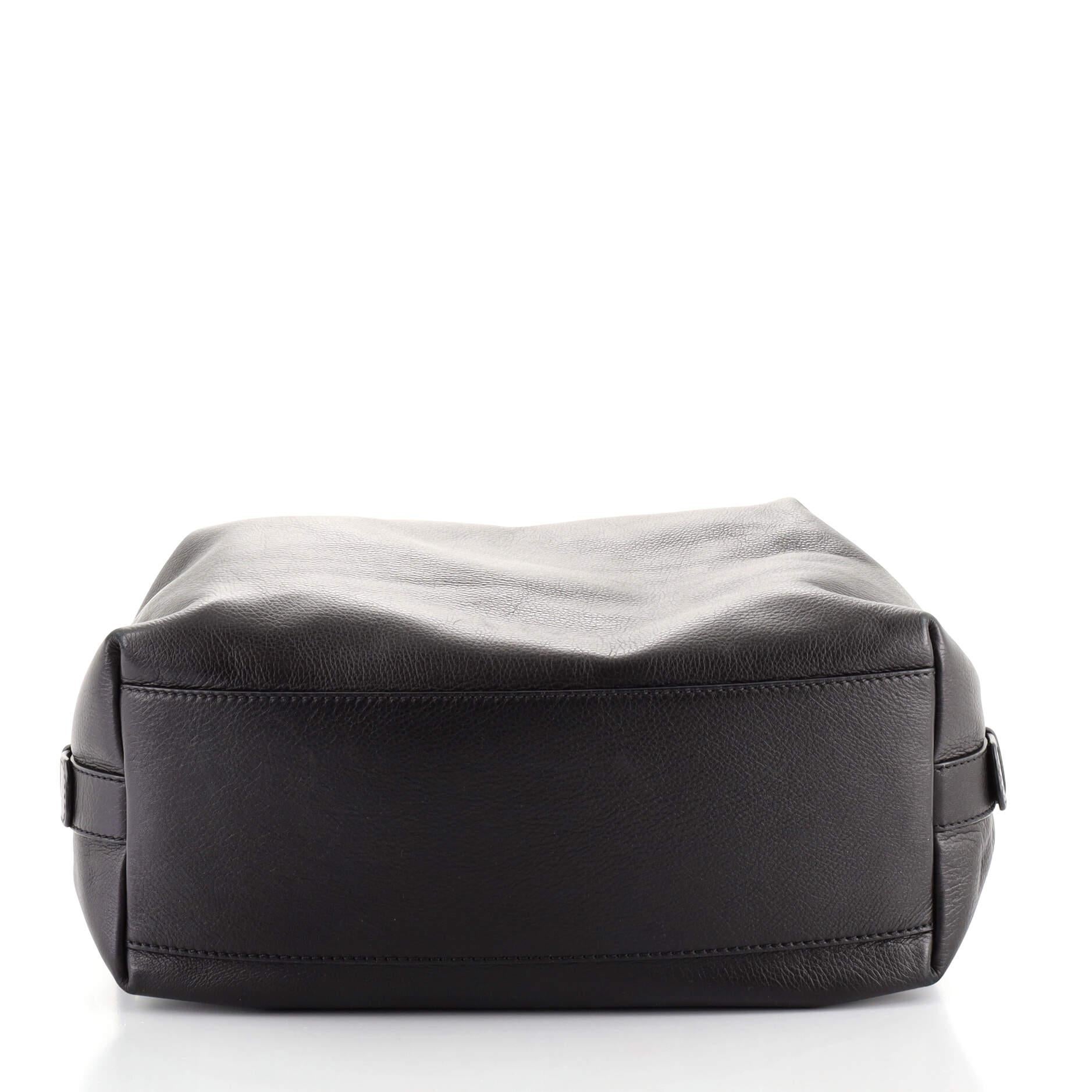 Givenchy Nightingale Umhängetasche aus gewachstem Leder Medium im Zustand „Gut“ in NY, NY