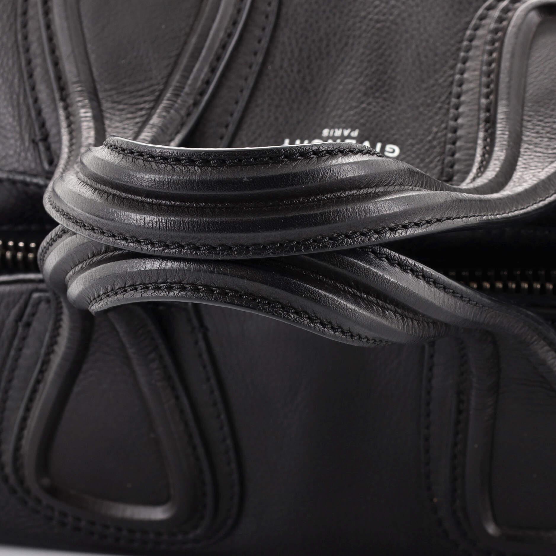 Givenchy Nightingale Umhängetasche aus gewachstem Leder Medium 2