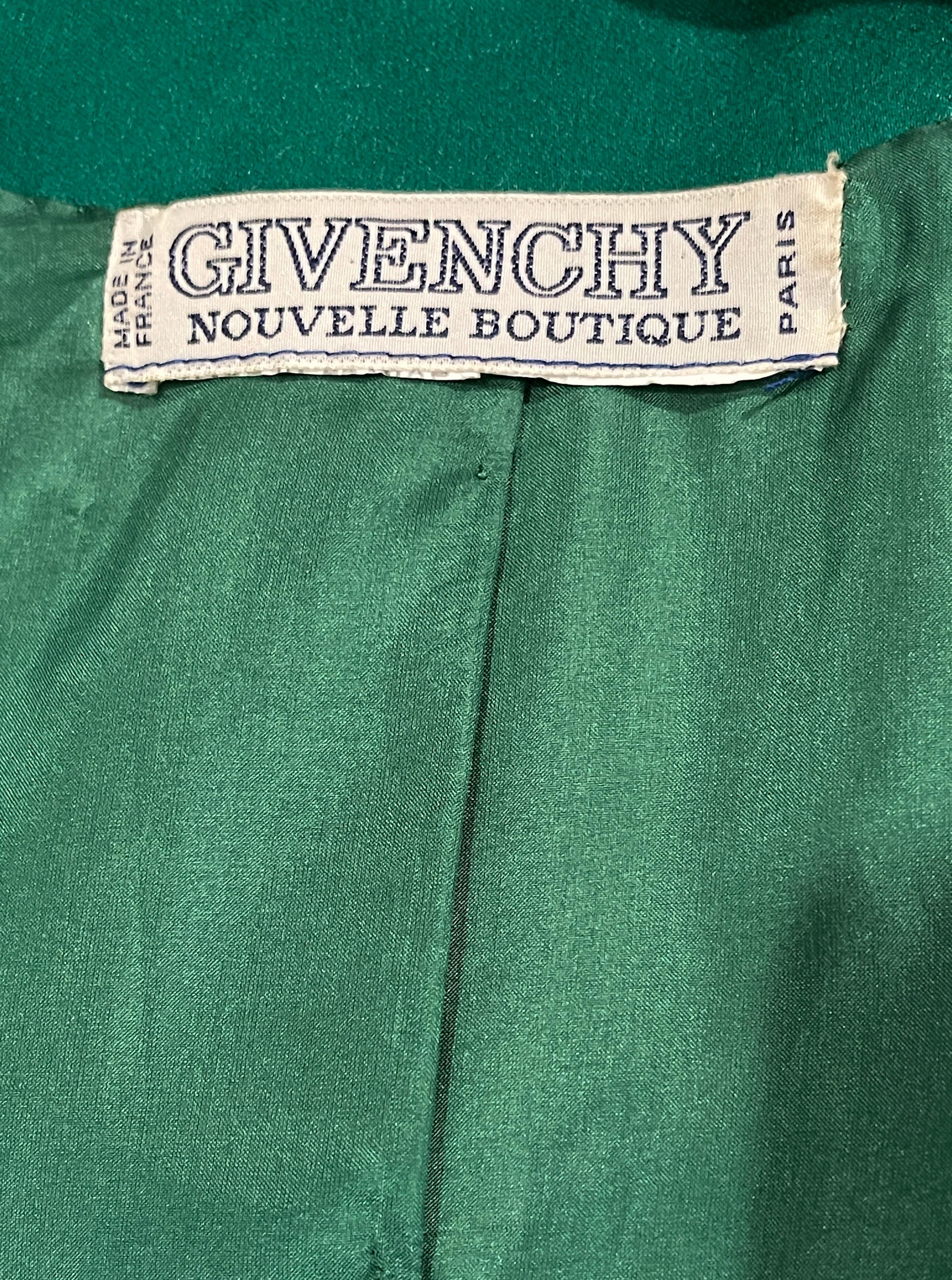 Vintage piece made by Hubert de Givenchy, the neck tag is a 1970's model neck tag and the design during this time could be seen as trace to influenced from Kansai Yamamoto and David Bowie.

SIze: Not listed, fits like a men S, women M - L