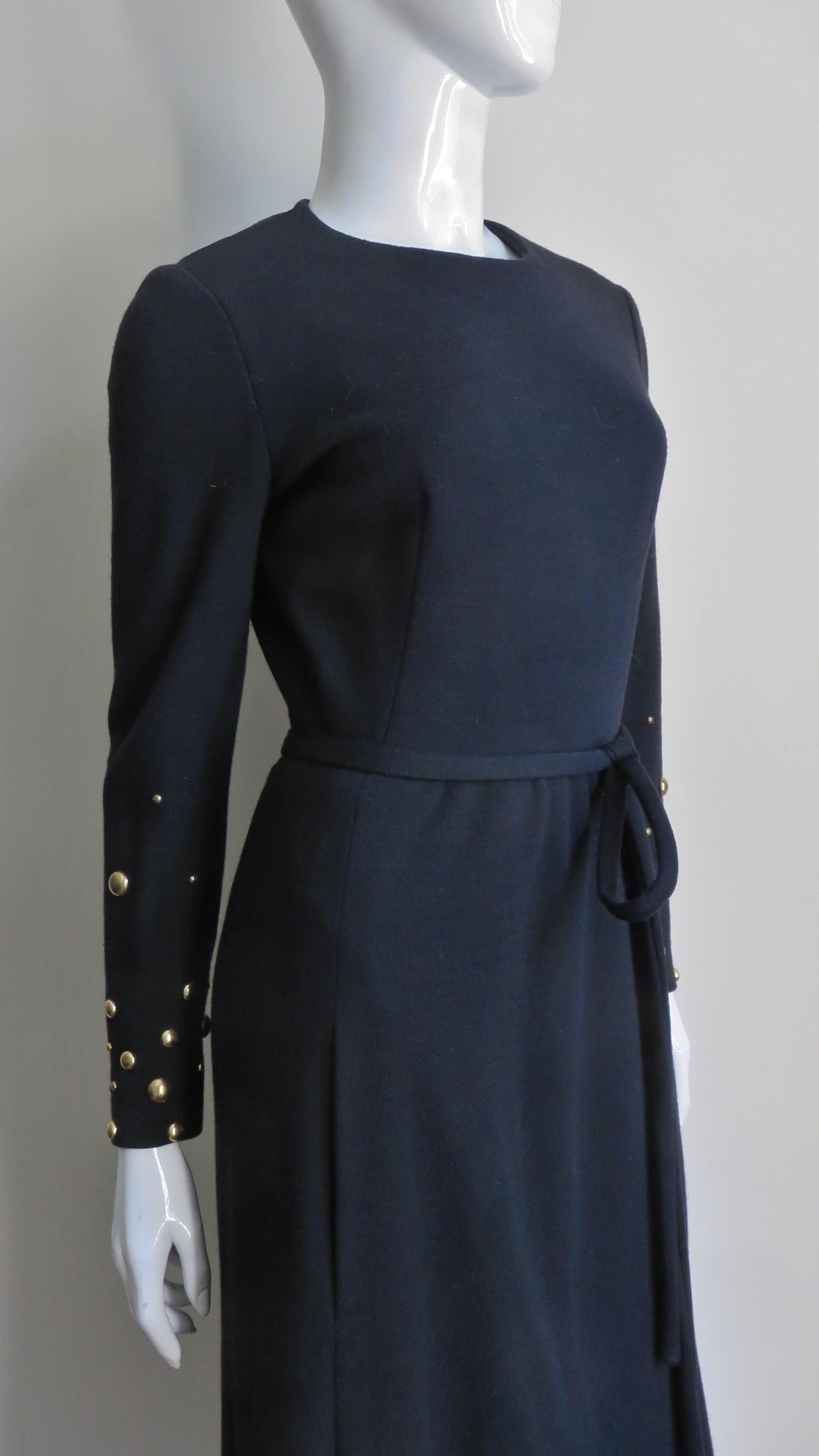 Givenchy Nouvelle Boutique 1970 Maxivestido y chal con adornos de tachuelas en venta 1
