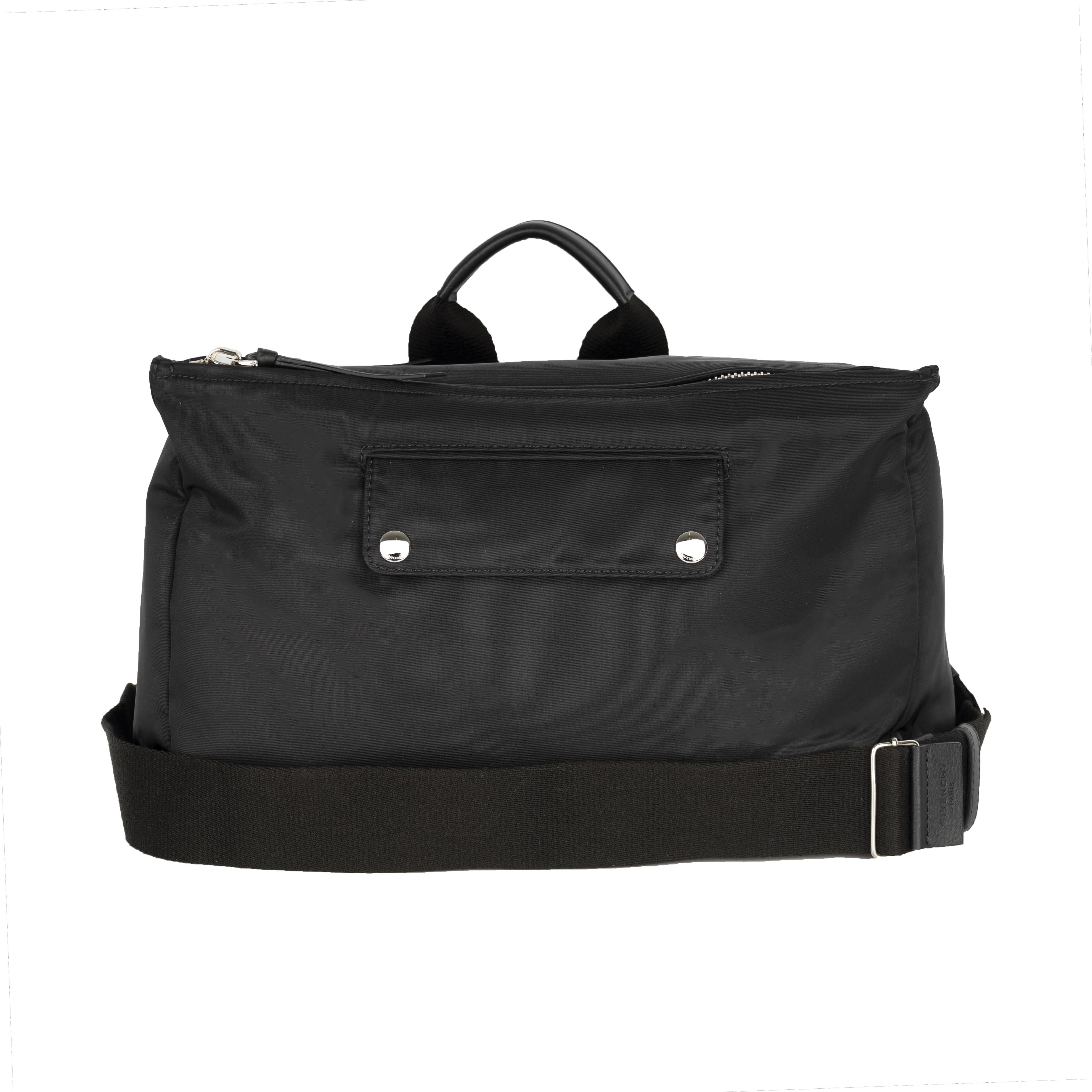 Made with nylon, this Givenchy Pandora Messenger Bag is one-of-a-kind through unique elements such as the main compartment access near the handle and a similar sized pocket with zipper towards the front. The bag also includes smaller pockets: one