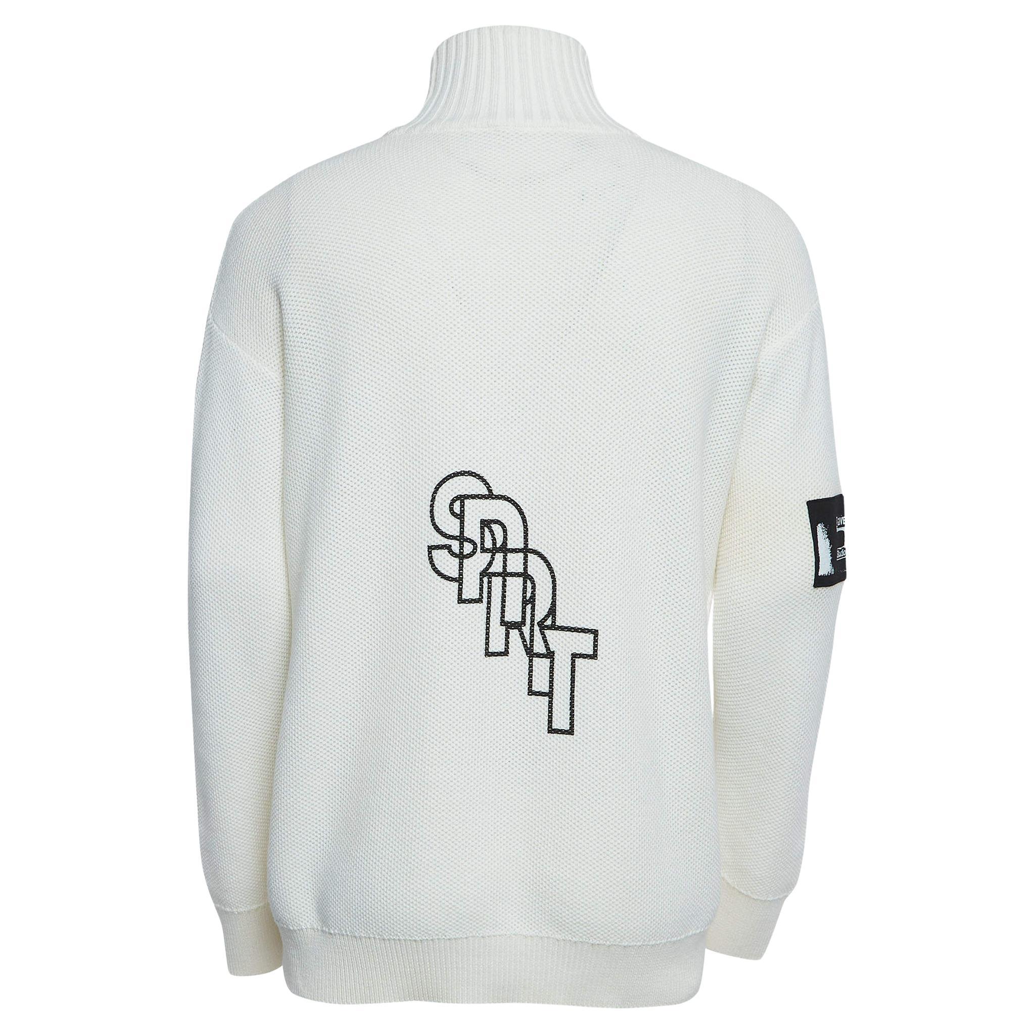 On days you desire to put little or no effort into your outfits, a stylish jumper like this comes in handy. It is cut from quality fabrics and showcases a classic style. Pair it with jeans and sneakers.

