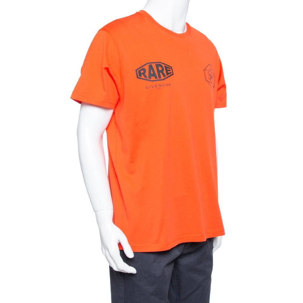 This orange T-shirt from Givenchy offers an amazing fit! It is made of 100% cotton and features logo print details at the front and the back. It comes with a crew neck and short sleeves and will look best with casual jeans and sneakers.

