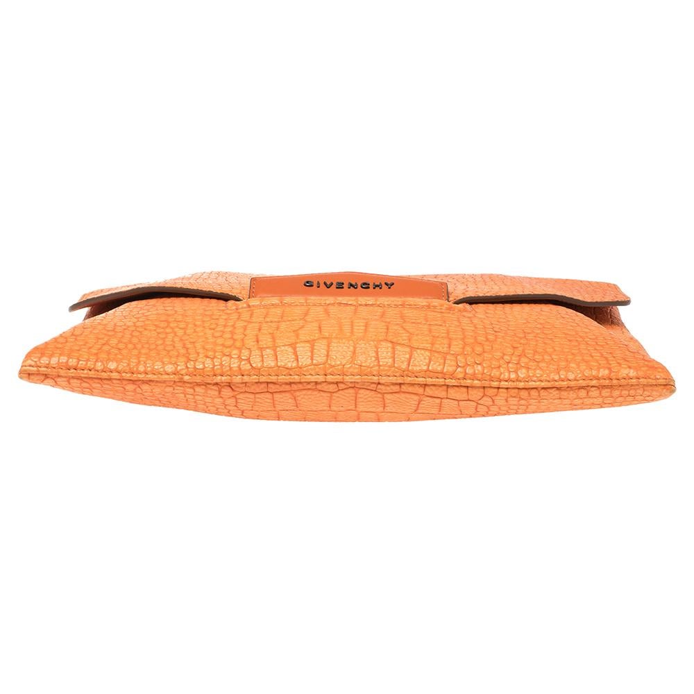 Givenchy Orange Croc Embossed Leather Antigona Envelope Clutch In Good Condition In Dubai, Al Qouz 2