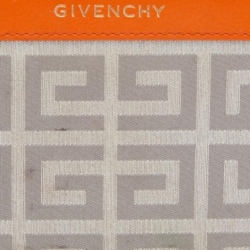 Portafoglio firmato in tela e pelle arancione/grigio di Givenchy in vendita 4